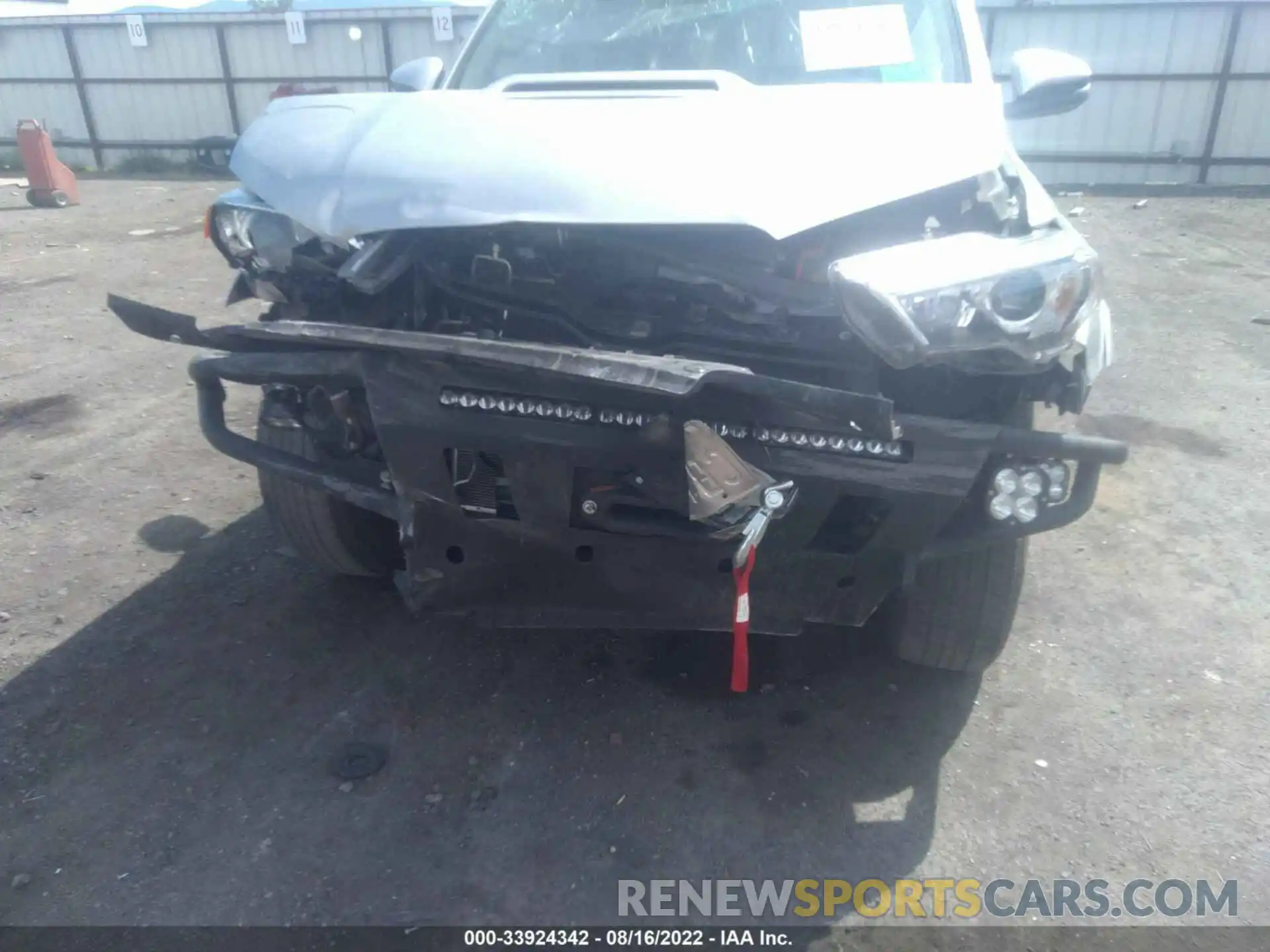 6 Photograph of a damaged car JTERU5JR2N6002595 TOYOTA 4RUNNER 2022