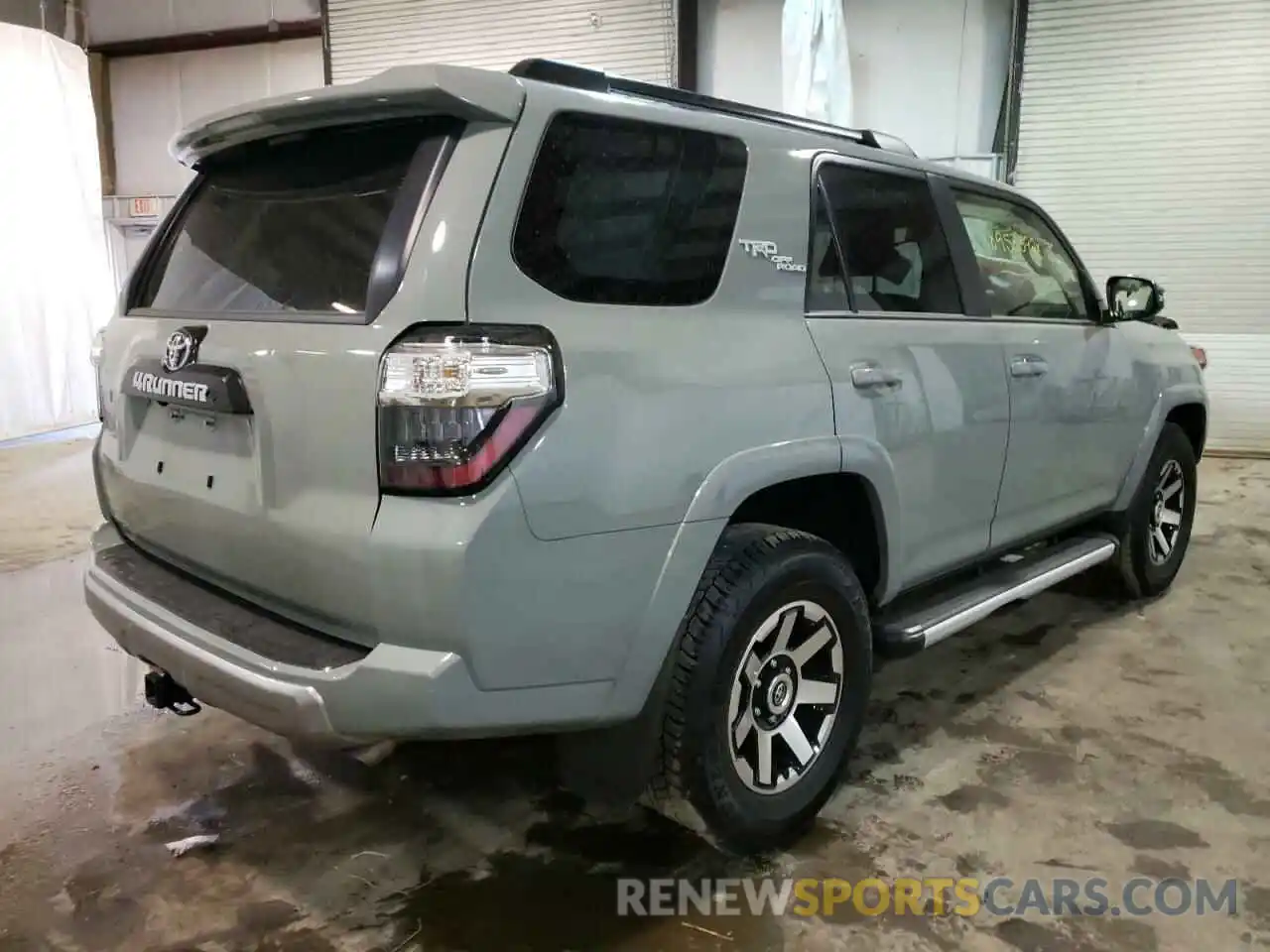 4 Photograph of a damaged car JTERU5JR3N5986085 TOYOTA 4RUNNER 2022