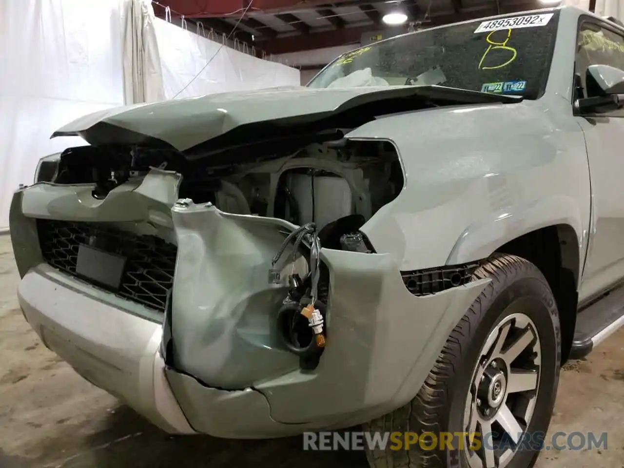 9 Photograph of a damaged car JTERU5JR3N5986085 TOYOTA 4RUNNER 2022