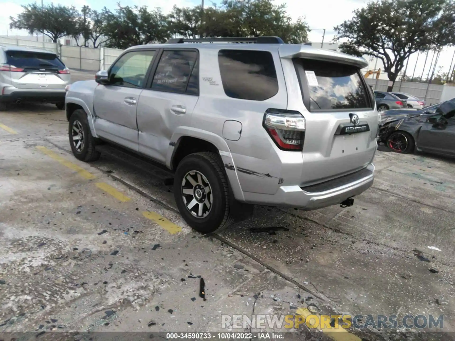 3 Photograph of a damaged car JTERU5JR3N6039199 TOYOTA 4RUNNER 2022