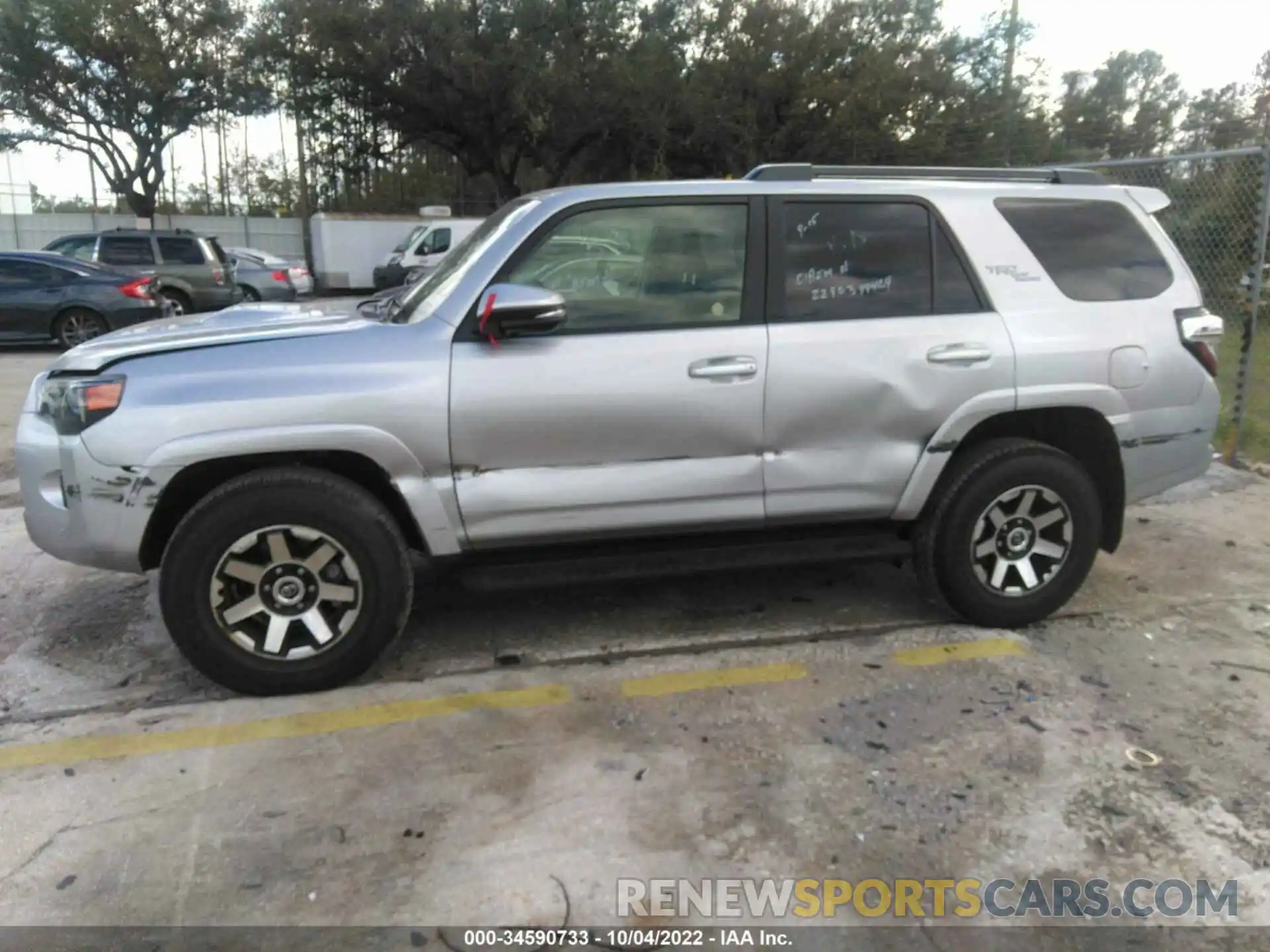 6 Photograph of a damaged car JTERU5JR3N6039199 TOYOTA 4RUNNER 2022