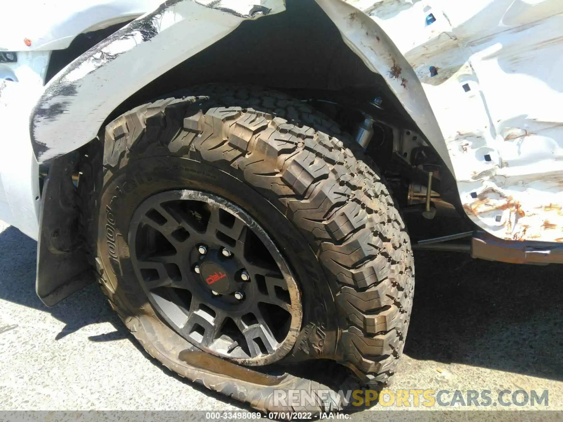 6 Photograph of a damaged car JTERU5JR4N6045237 TOYOTA 4RUNNER 2022