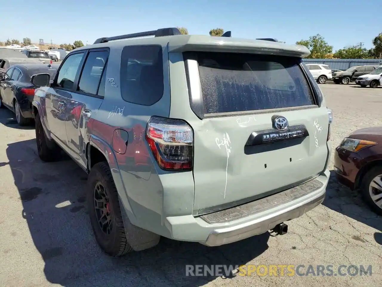 3 Photograph of a damaged car JTERU5JR4N6045982 TOYOTA 4RUNNER 2022