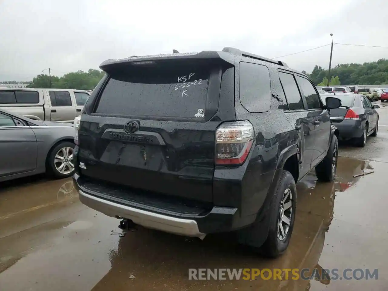 4 Photograph of a damaged car JTERU5JR5N5978943 TOYOTA 4RUNNER 2022