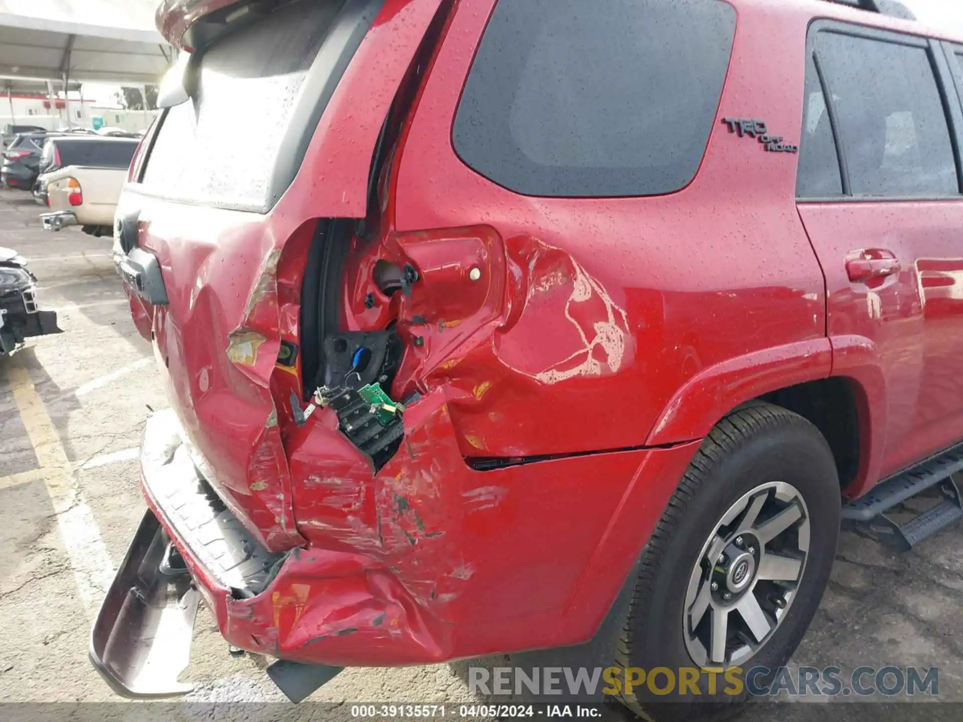 19 Photograph of a damaged car JTERU5JR5N6020489 TOYOTA 4RUNNER 2022