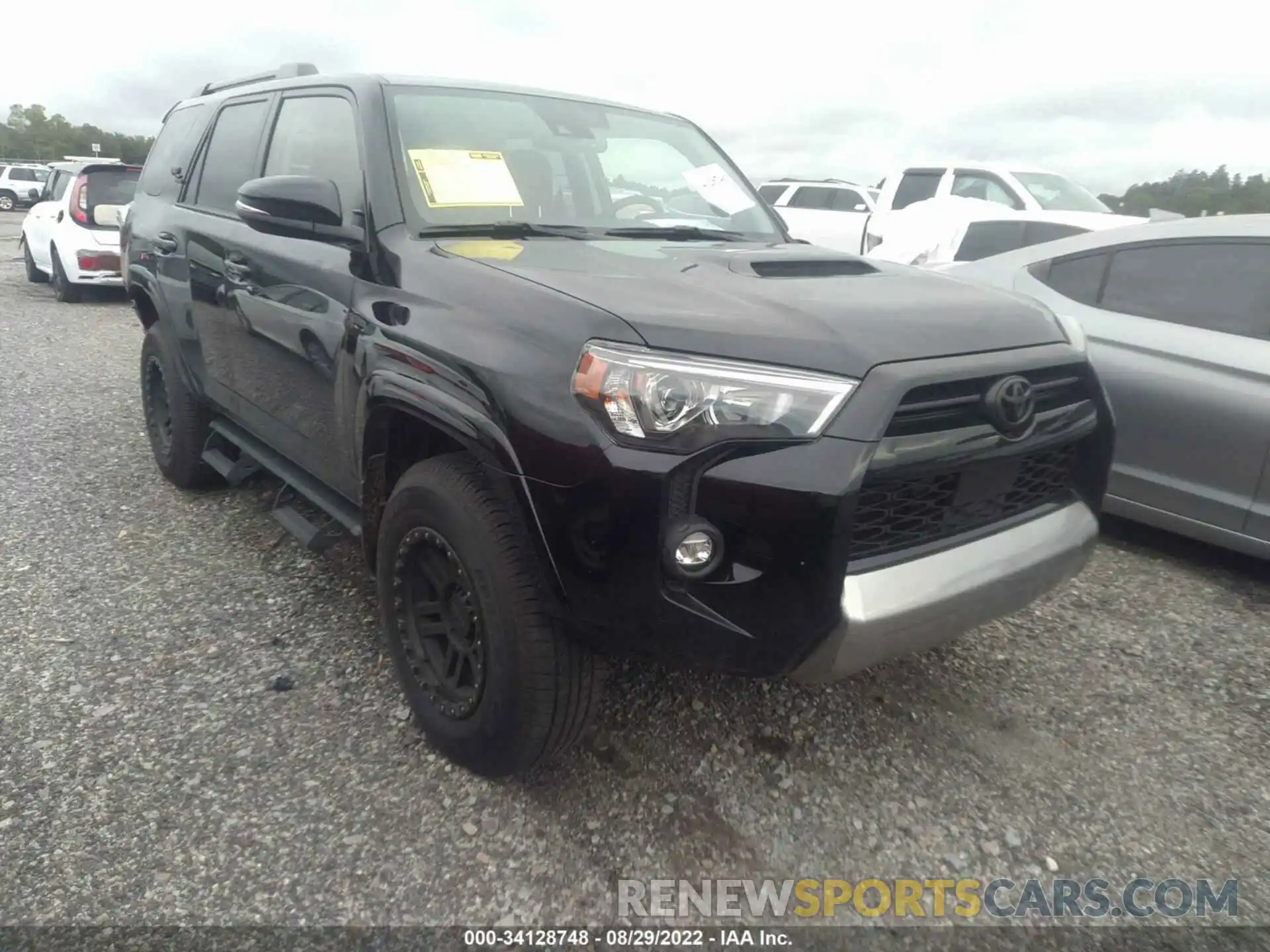 1 Фотография поврежденного автомобиля JTERU5JR5N6045005 TOYOTA 4RUNNER 2022