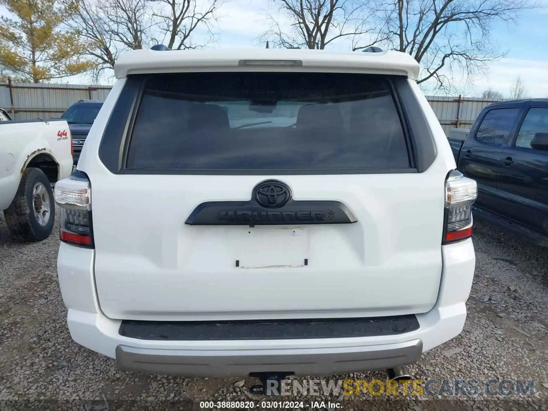 16 Photograph of a damaged car JTERU5JR5N6059101 TOYOTA 4RUNNER 2022