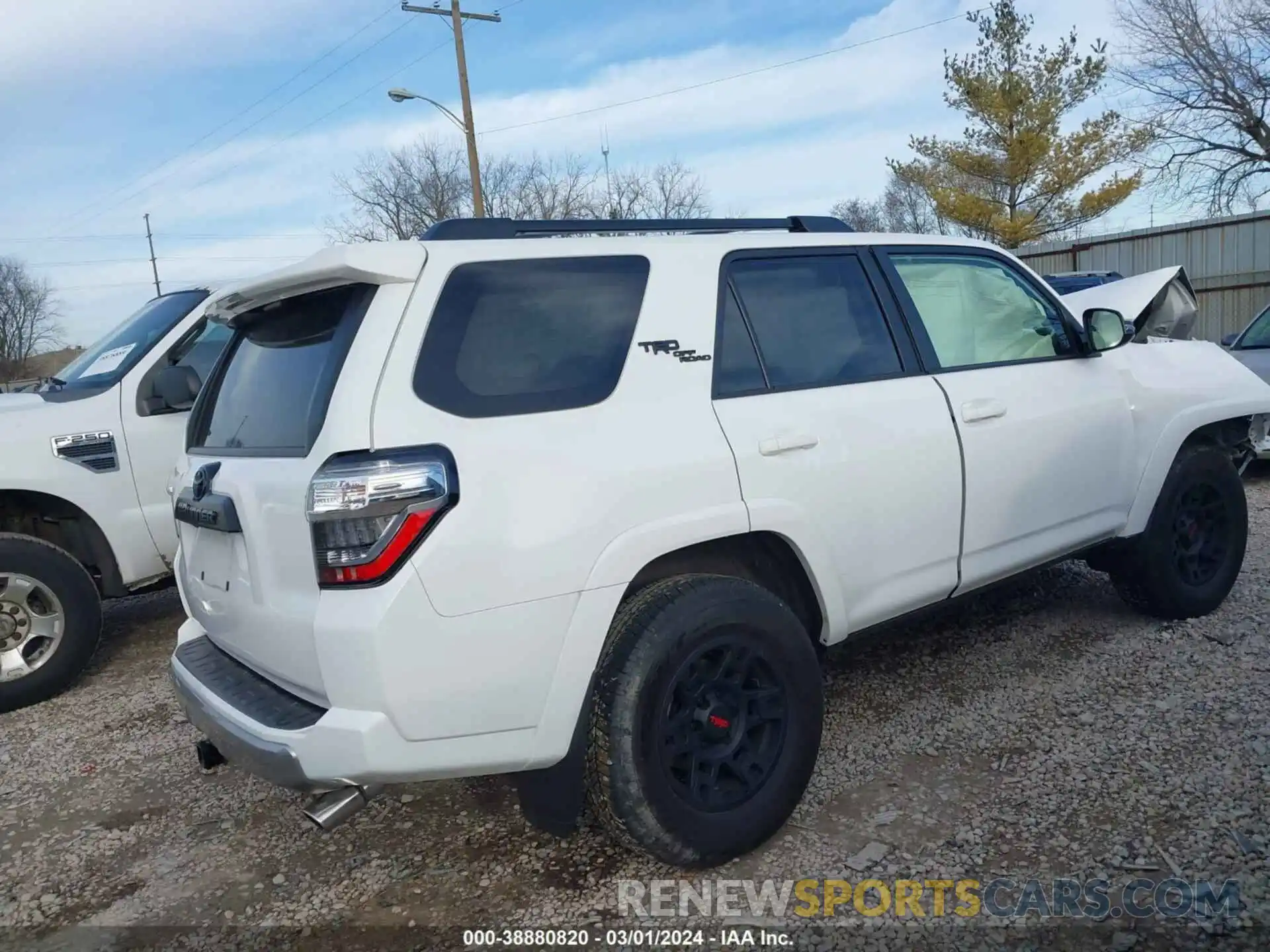 4 Photograph of a damaged car JTERU5JR5N6059101 TOYOTA 4RUNNER 2022