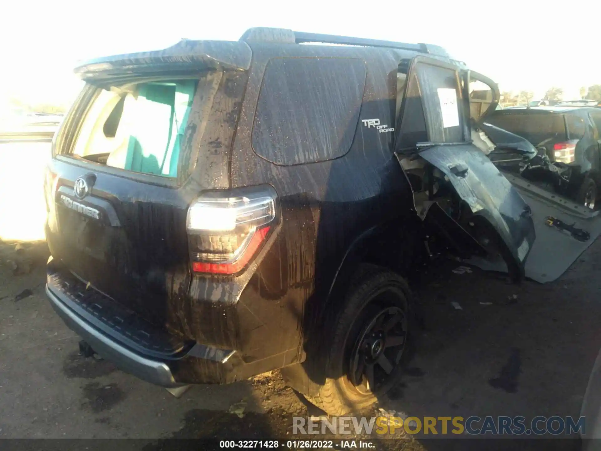 4 Photograph of a damaged car JTERU5JR6N5983780 TOYOTA 4RUNNER 2022