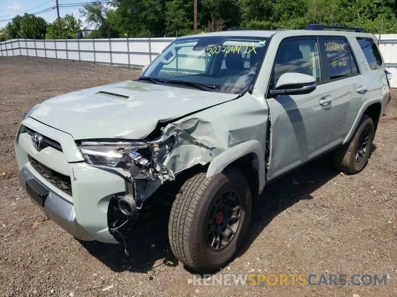 2 Photograph of a damaged car JTERU5JR6N6029816 TOYOTA 4RUNNER 2022