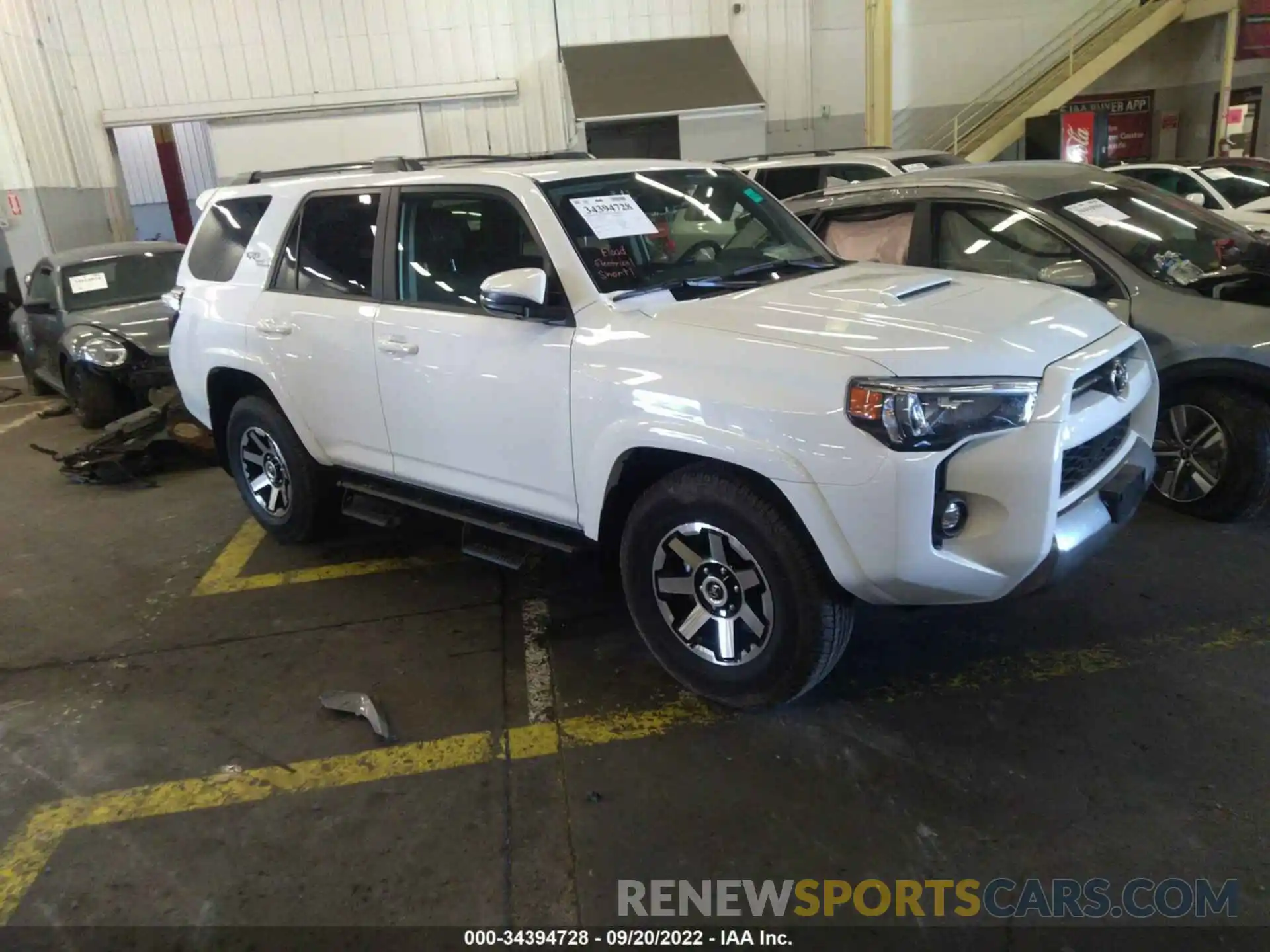 1 Photograph of a damaged car JTERU5JR6N6070852 TOYOTA 4RUNNER 2022