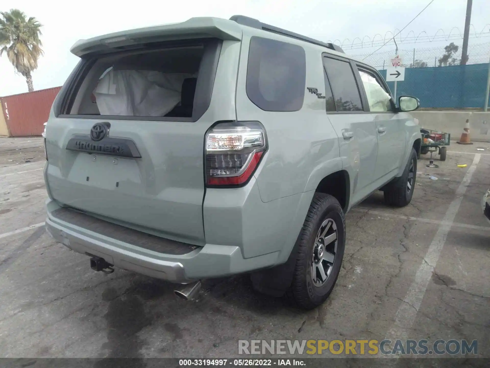 4 Photograph of a damaged car JTERU5JR8N6036007 TOYOTA 4RUNNER 2022