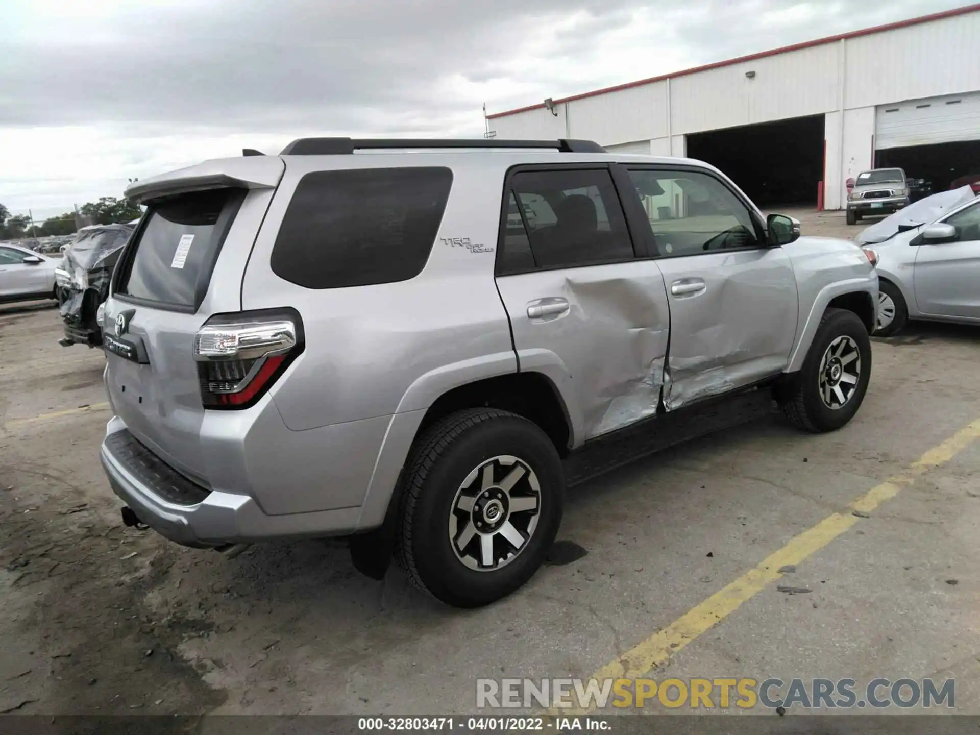 4 Фотография поврежденного автомобиля JTERU5JR9N6023833 TOYOTA 4RUNNER 2022