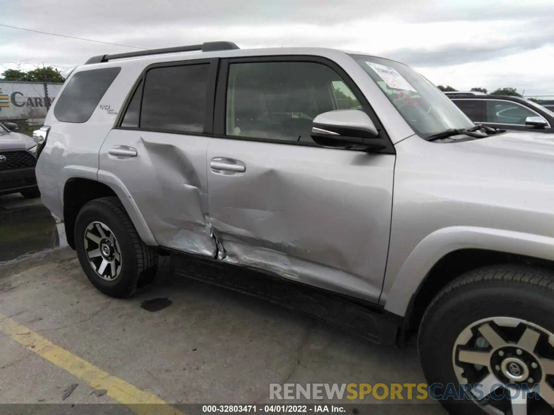 6 Photograph of a damaged car JTERU5JR9N6023833 TOYOTA 4RUNNER 2022