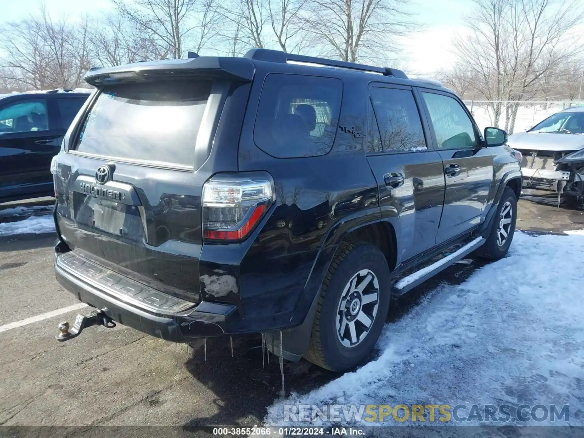 4 Photograph of a damaged car JTERU5JR9N6057268 TOYOTA 4RUNNER 2022