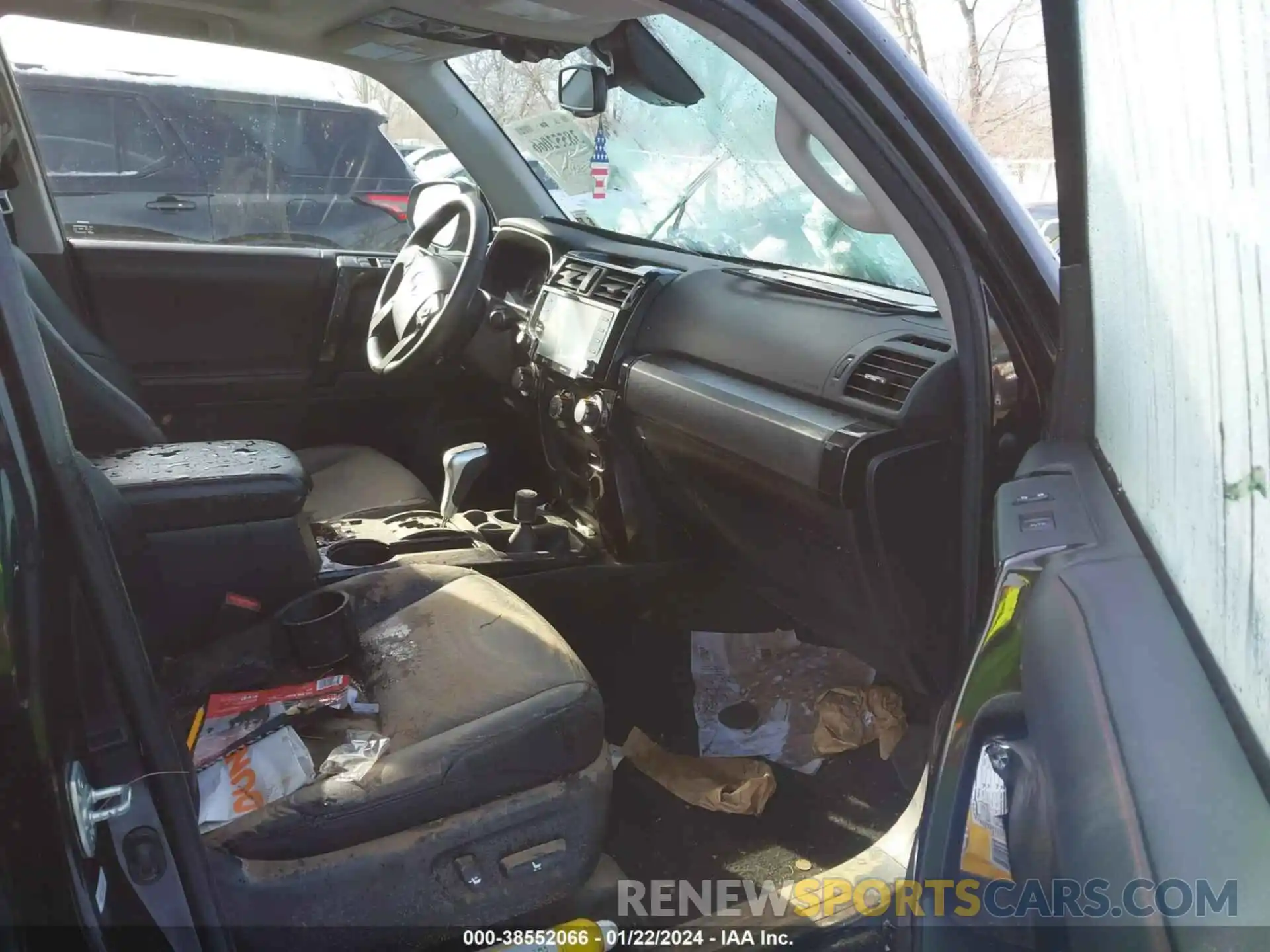 5 Photograph of a damaged car JTERU5JR9N6057268 TOYOTA 4RUNNER 2022