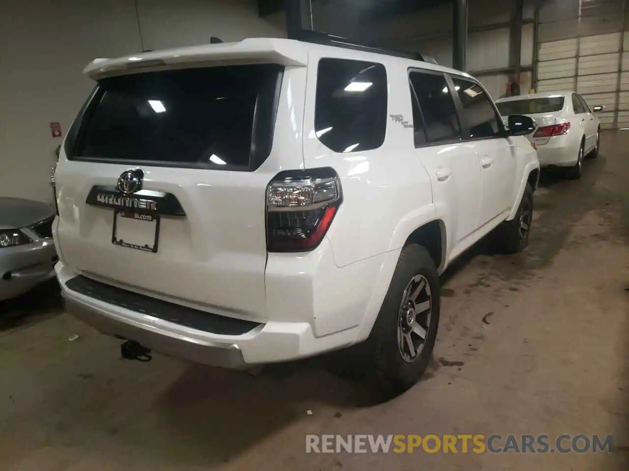 4 Photograph of a damaged car JTERU5JRXN5972586 TOYOTA 4RUNNER 2022