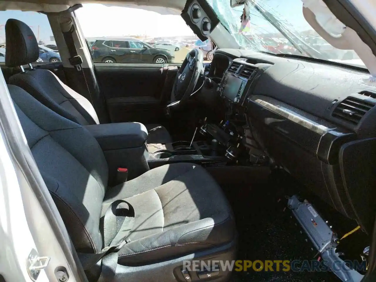 5 Photograph of a damaged car JTERU5JRXN5991977 TOYOTA 4RUNNER 2022