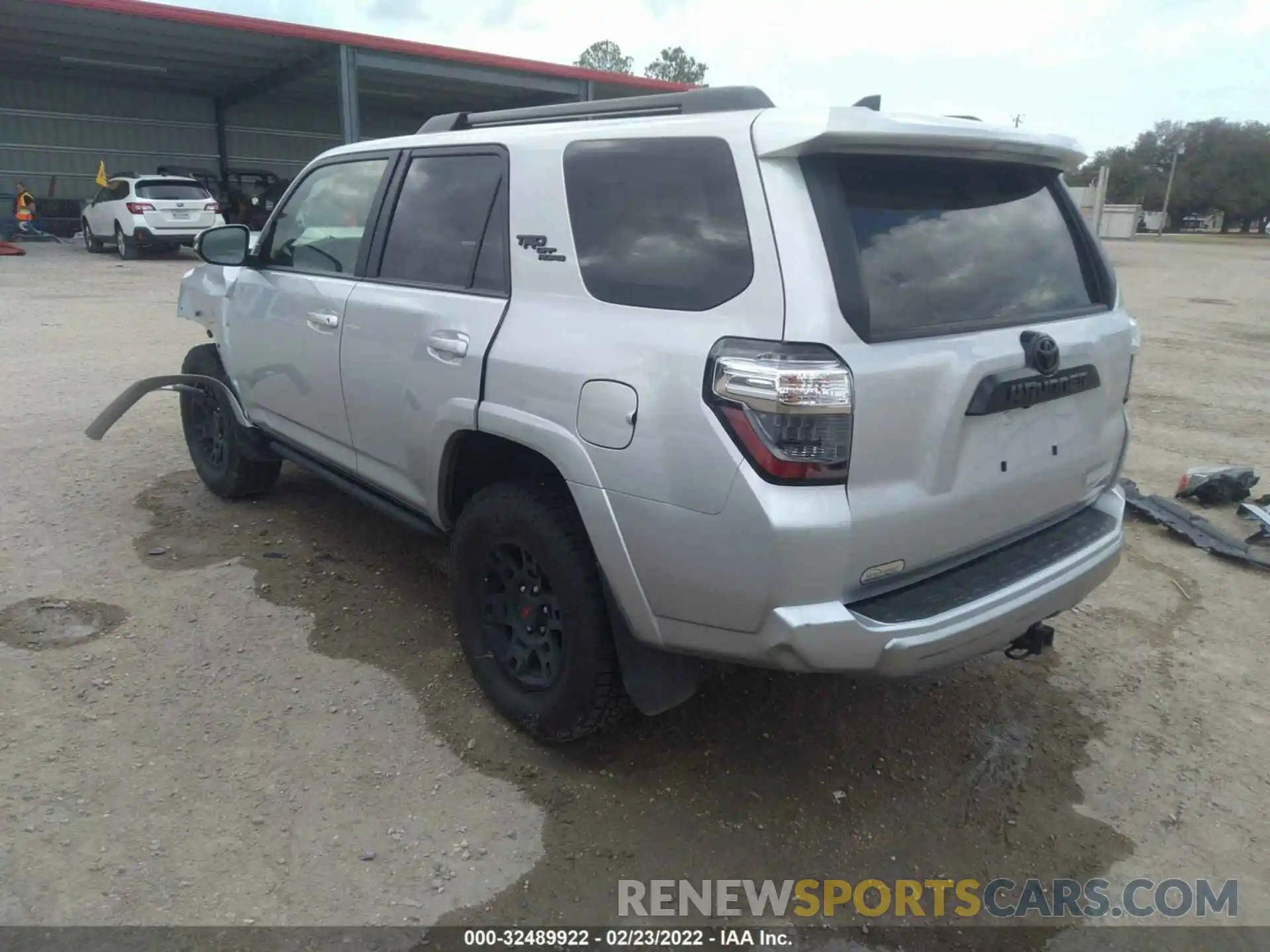 3 Фотография поврежденного автомобиля JTERU5JRXN5996175 TOYOTA 4RUNNER 2022