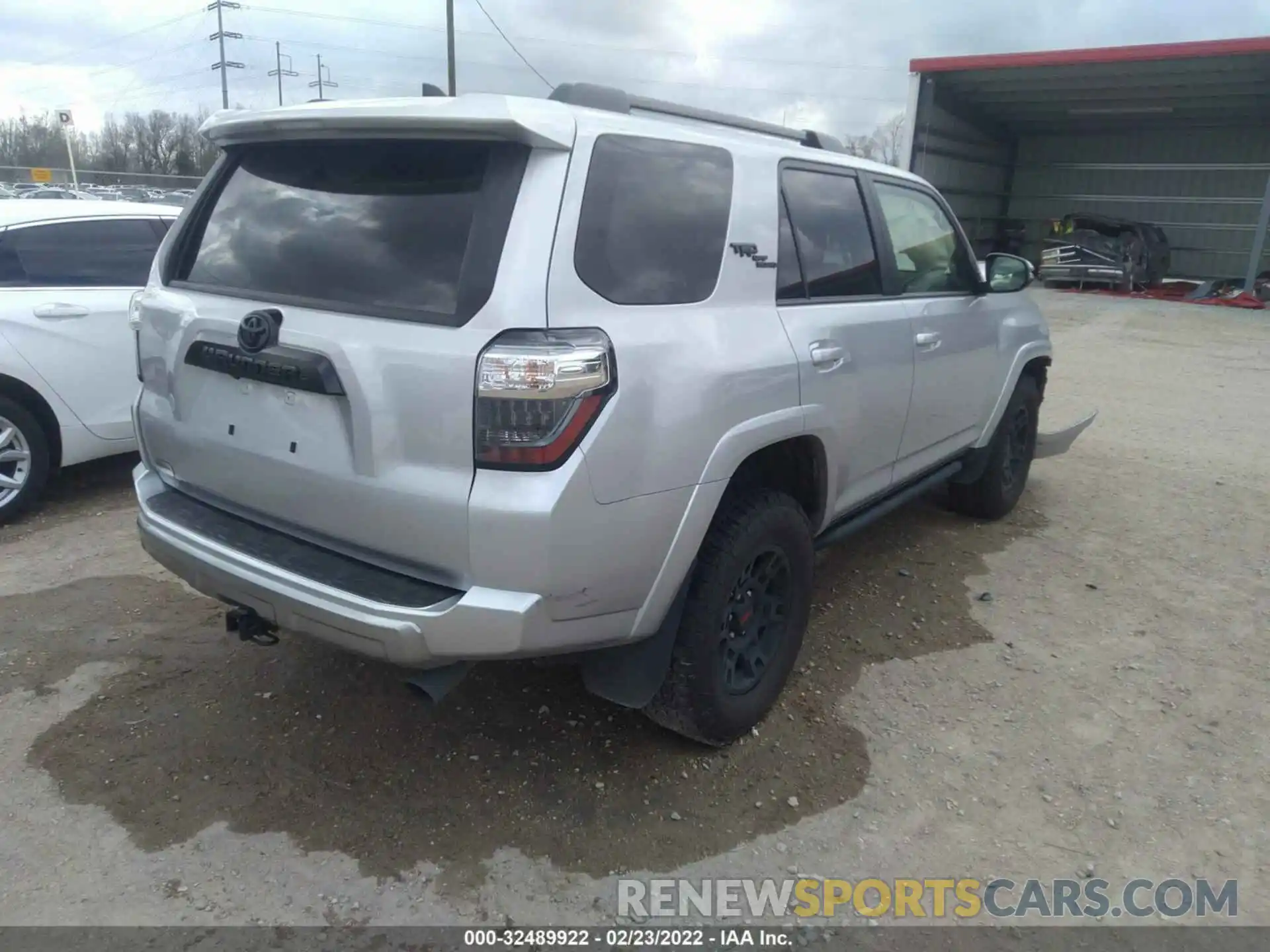 4 Фотография поврежденного автомобиля JTERU5JRXN5996175 TOYOTA 4RUNNER 2022