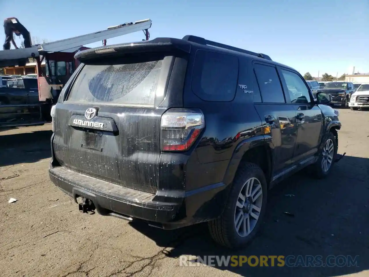 4 Photograph of a damaged car JTESU5JR2N6012870 TOYOTA 4RUNNER 2022