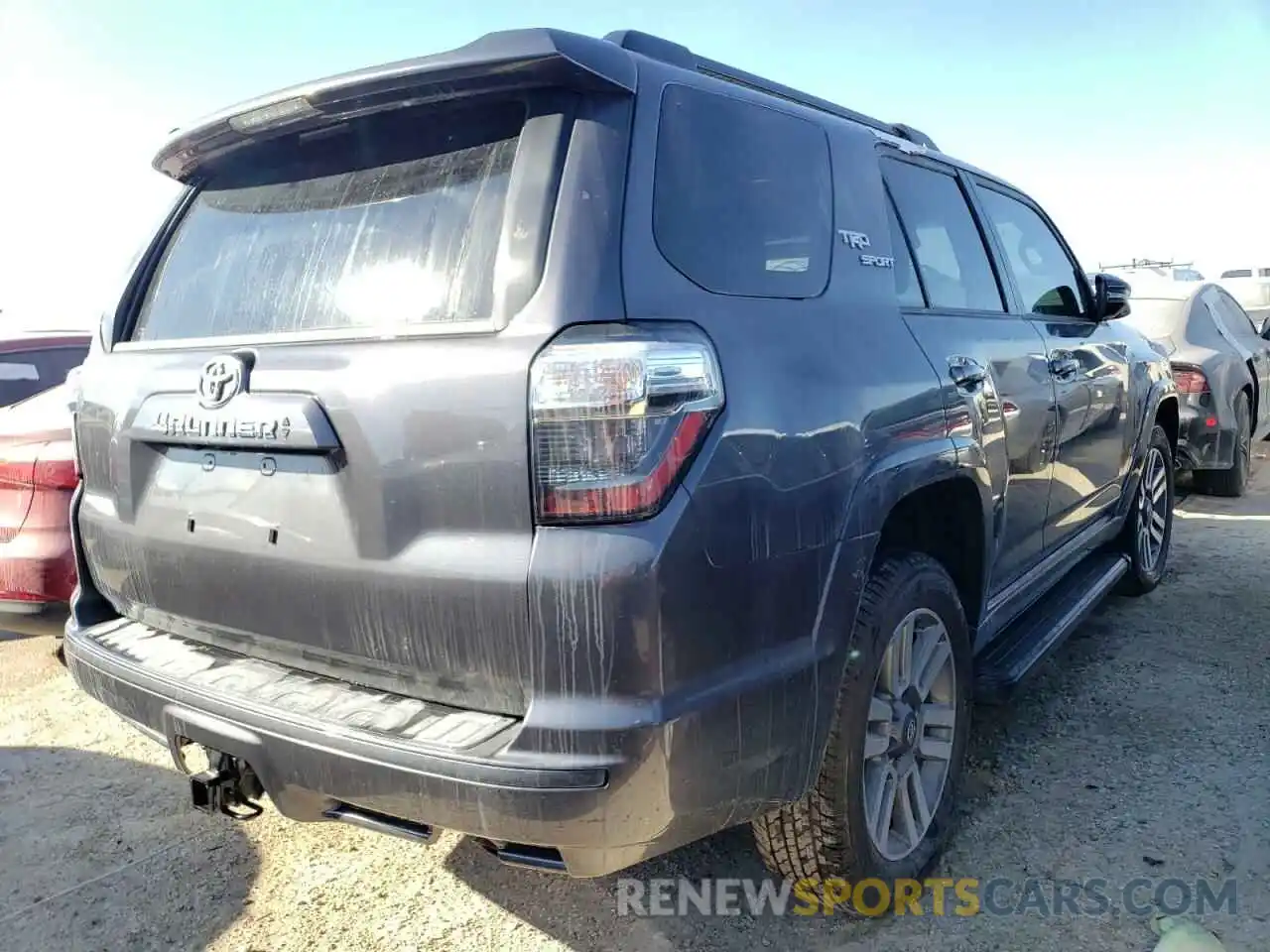 4 Photograph of a damaged car JTESU5JR5N6074862 TOYOTA 4RUNNER 2022