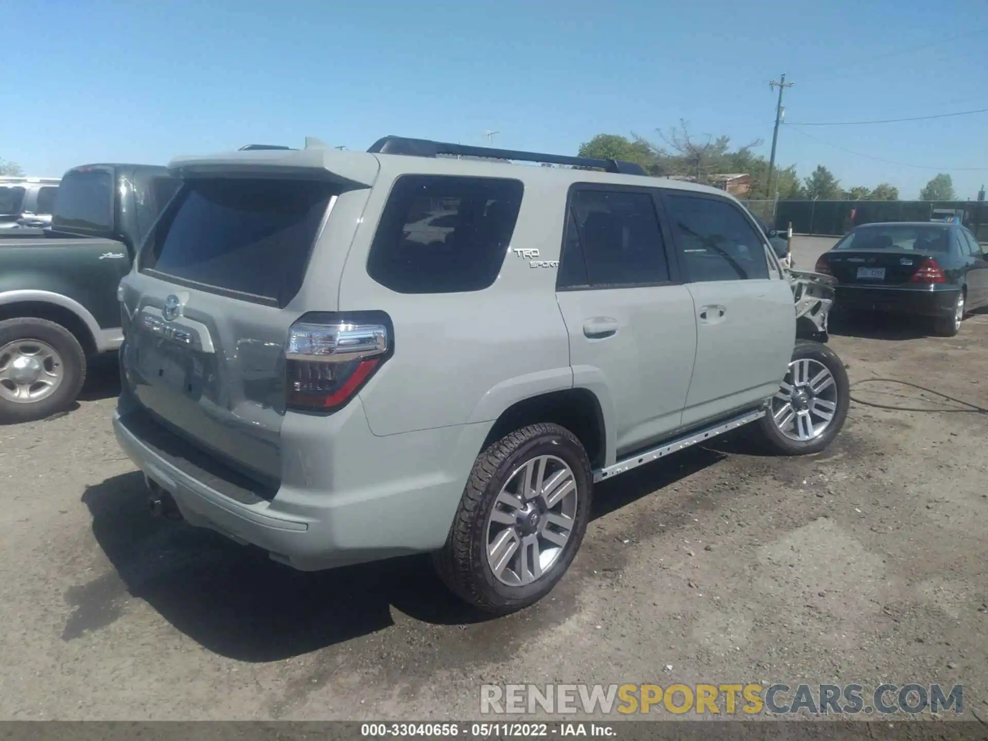 4 Photograph of a damaged car JTESU5JR6N6034466 TOYOTA 4RUNNER 2022