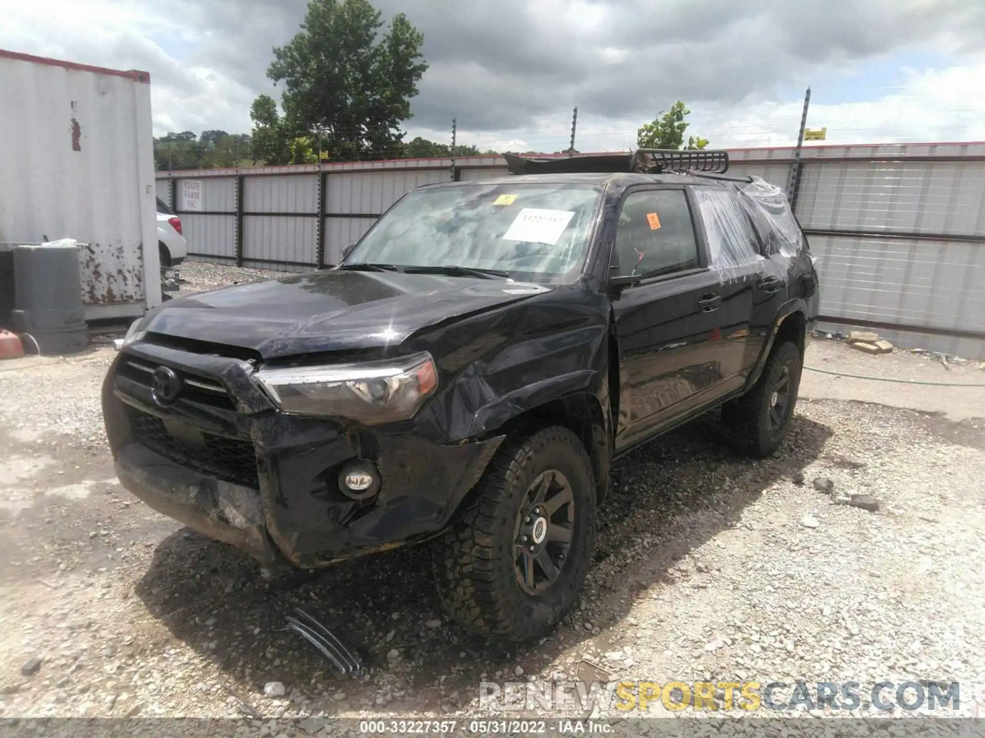 2 Photograph of a damaged car JTETU5JR3N6023218 TOYOTA 4RUNNER 2022