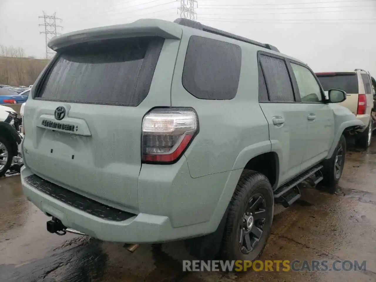 4 Photograph of a damaged car JTETU5JR4N6021073 TOYOTA 4RUNNER 2022