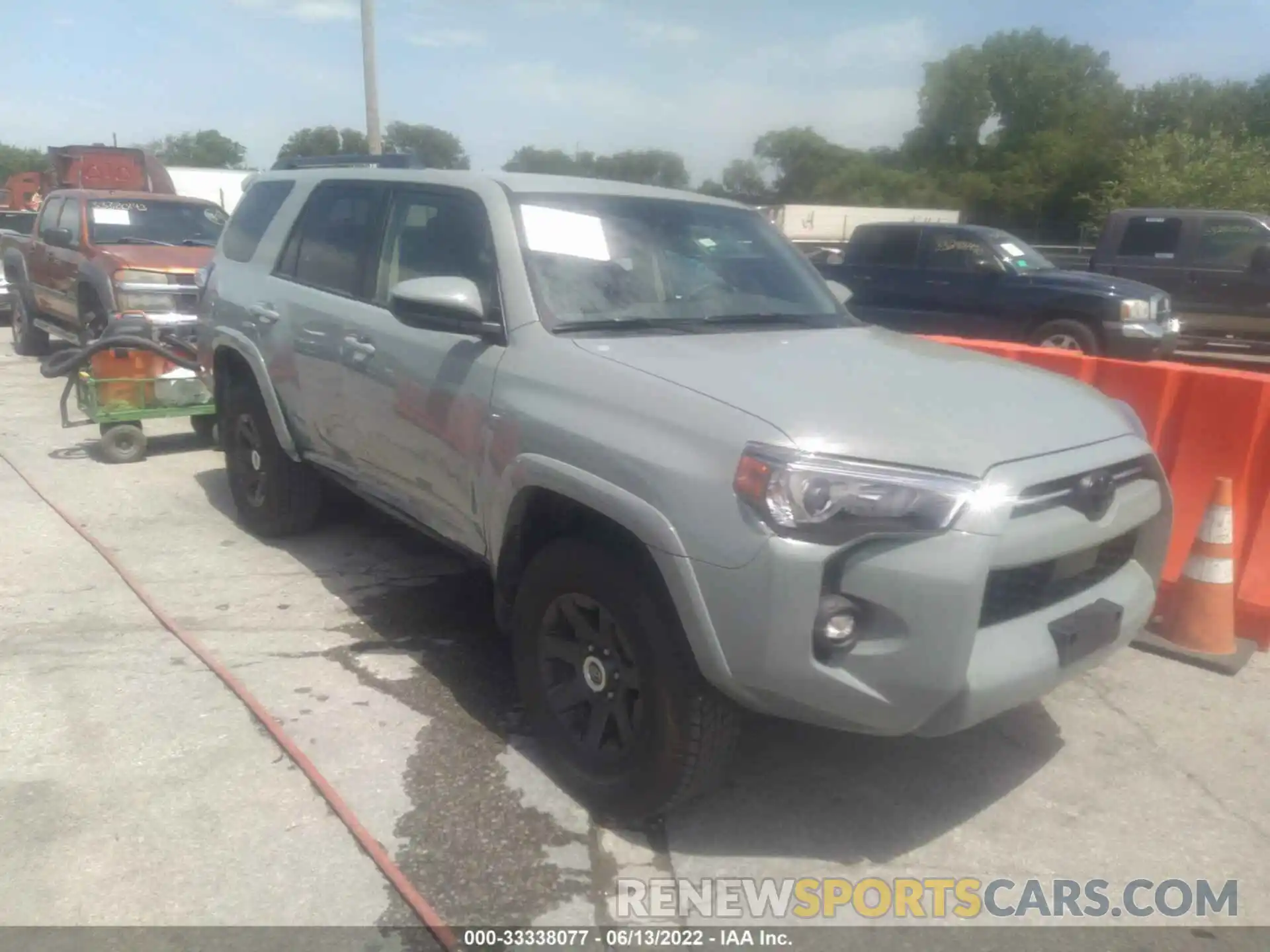 1 Photograph of a damaged car JTETU5JR4N6028881 TOYOTA 4RUNNER 2022