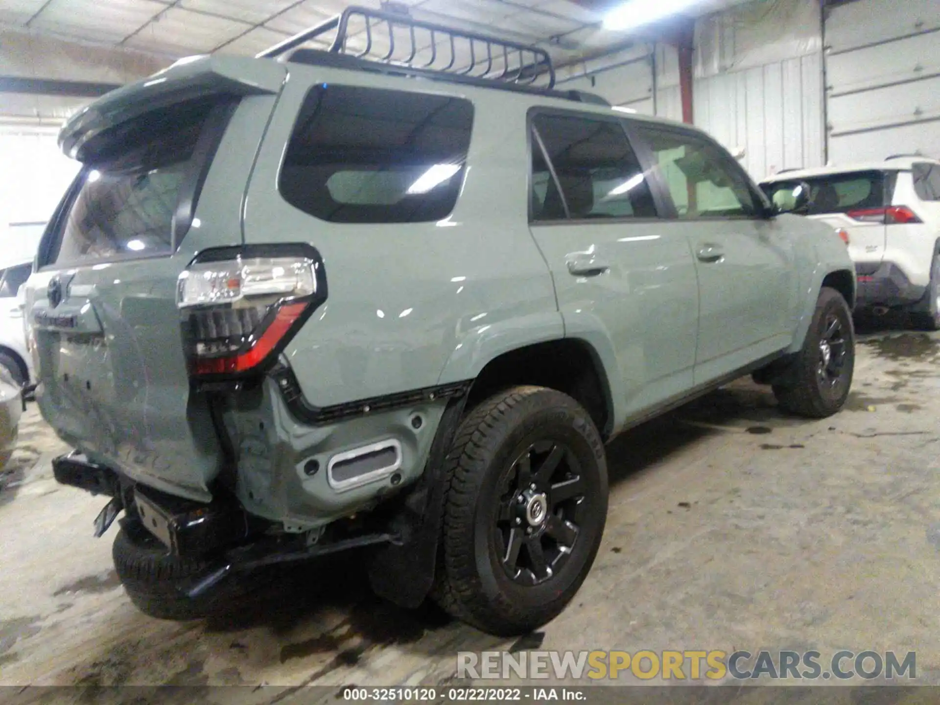 4 Photograph of a damaged car JTETU5JR6N5976091 TOYOTA 4RUNNER 2022