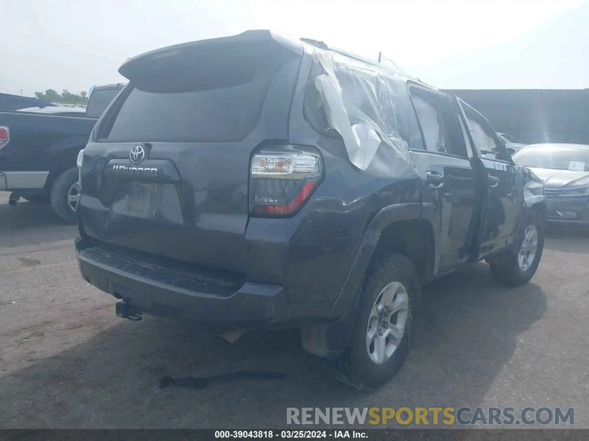 4 Photograph of a damaged car JTEEU5JRXP5284315 TOYOTA 4RUNNER 2023