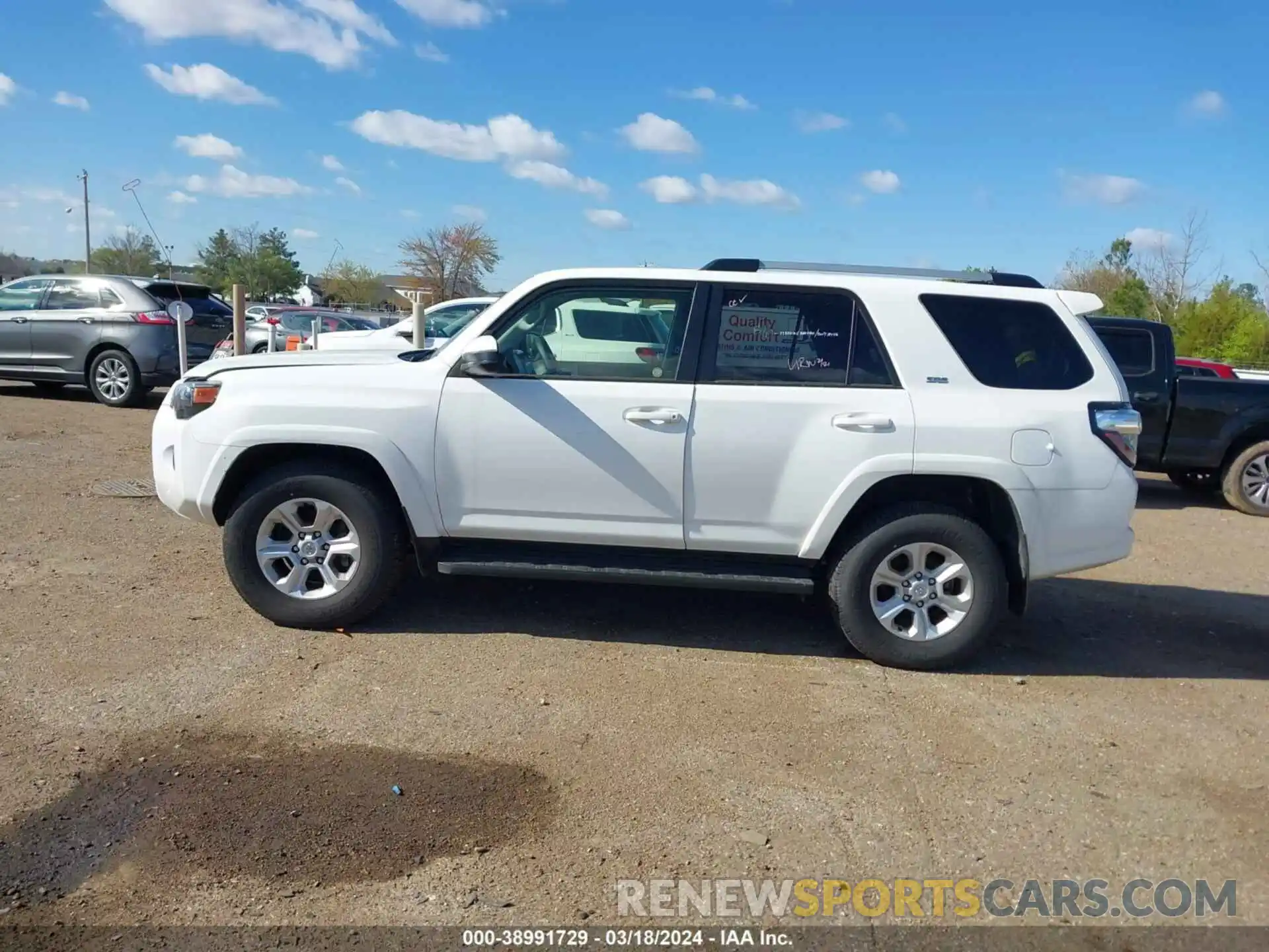 14 Photograph of a damaged car JTEMU5JR7P6139545 TOYOTA 4RUNNER 2023