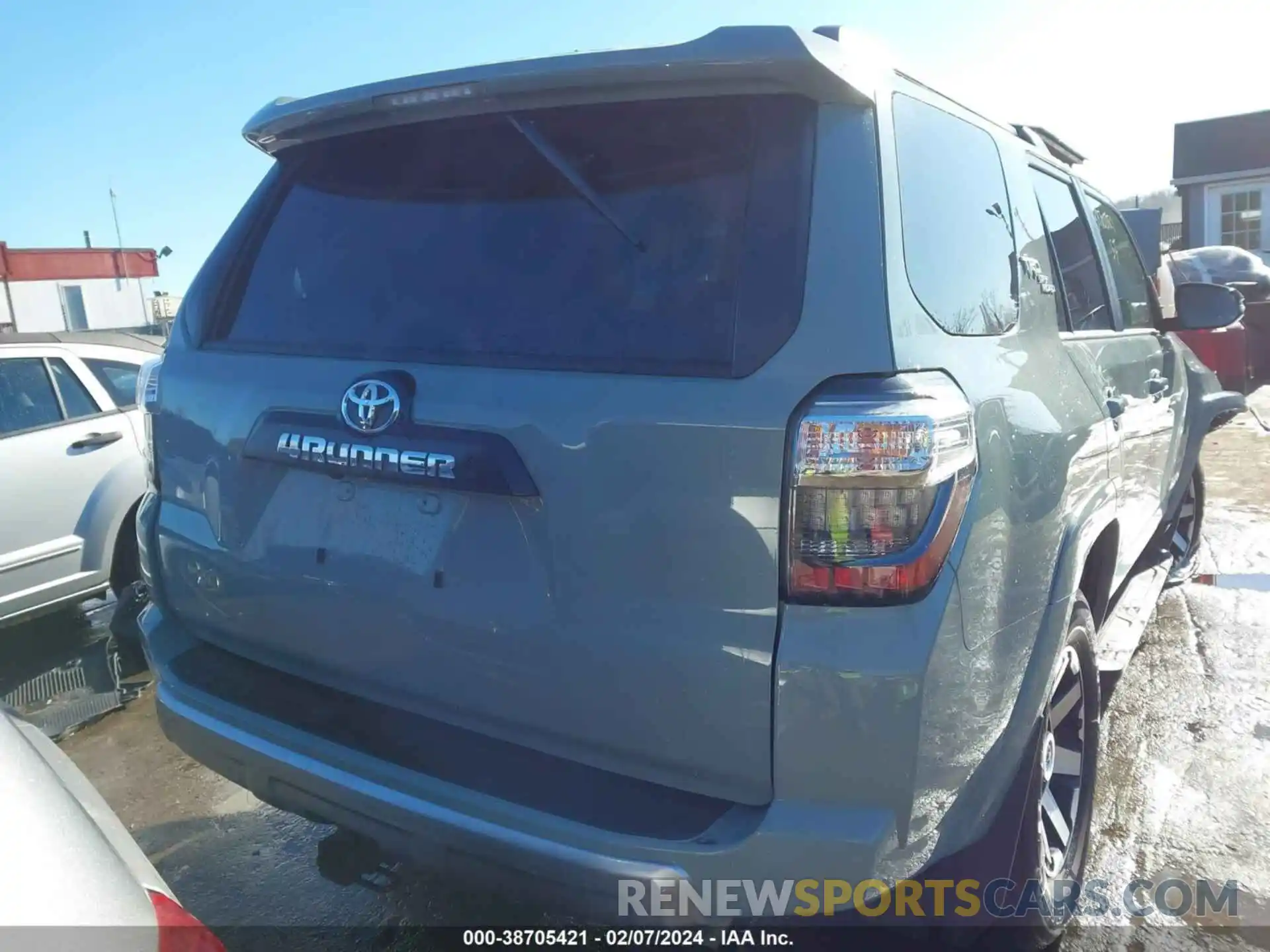 17 Photograph of a damaged car JTERU5JR0P6196627 TOYOTA 4RUNNER 2023