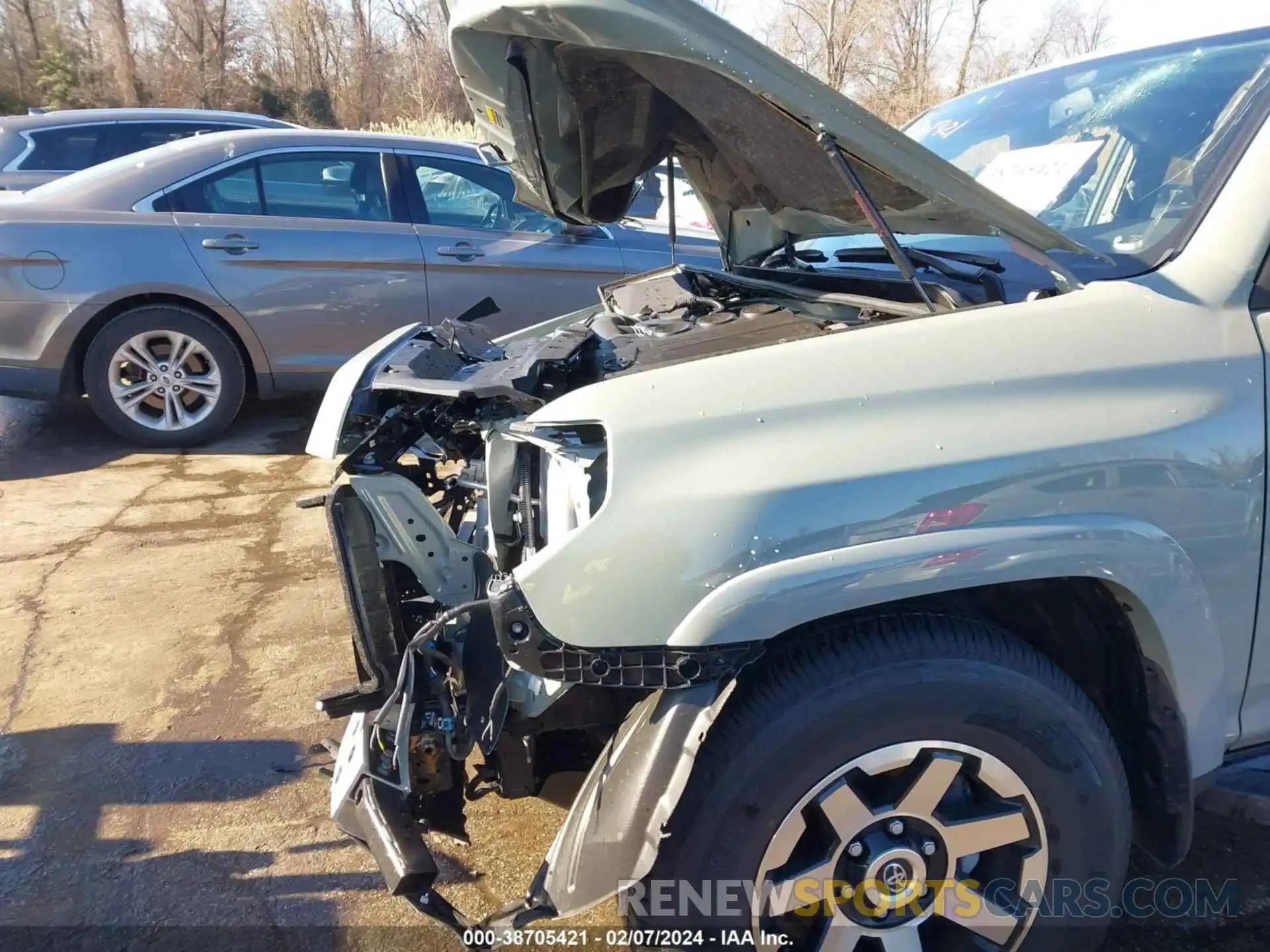 18 Photograph of a damaged car JTERU5JR0P6196627 TOYOTA 4RUNNER 2023