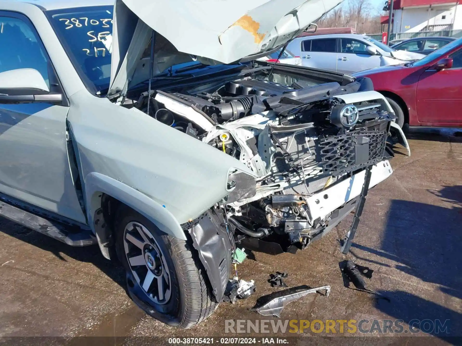 19 Photograph of a damaged car JTERU5JR0P6196627 TOYOTA 4RUNNER 2023