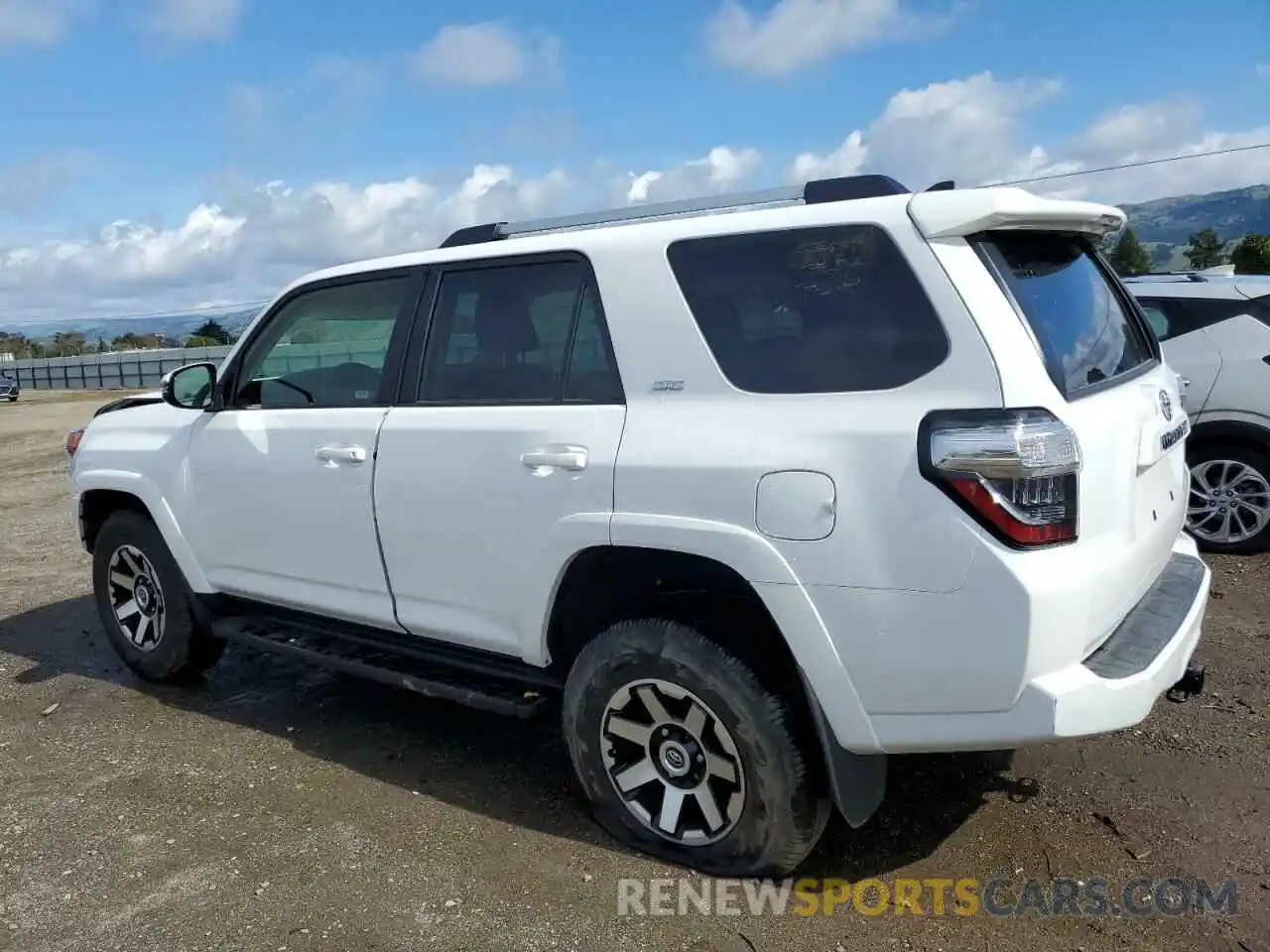 2 Photograph of a damaged car JTENU5JR6R6213903 TOYOTA 4RUNNER 2024