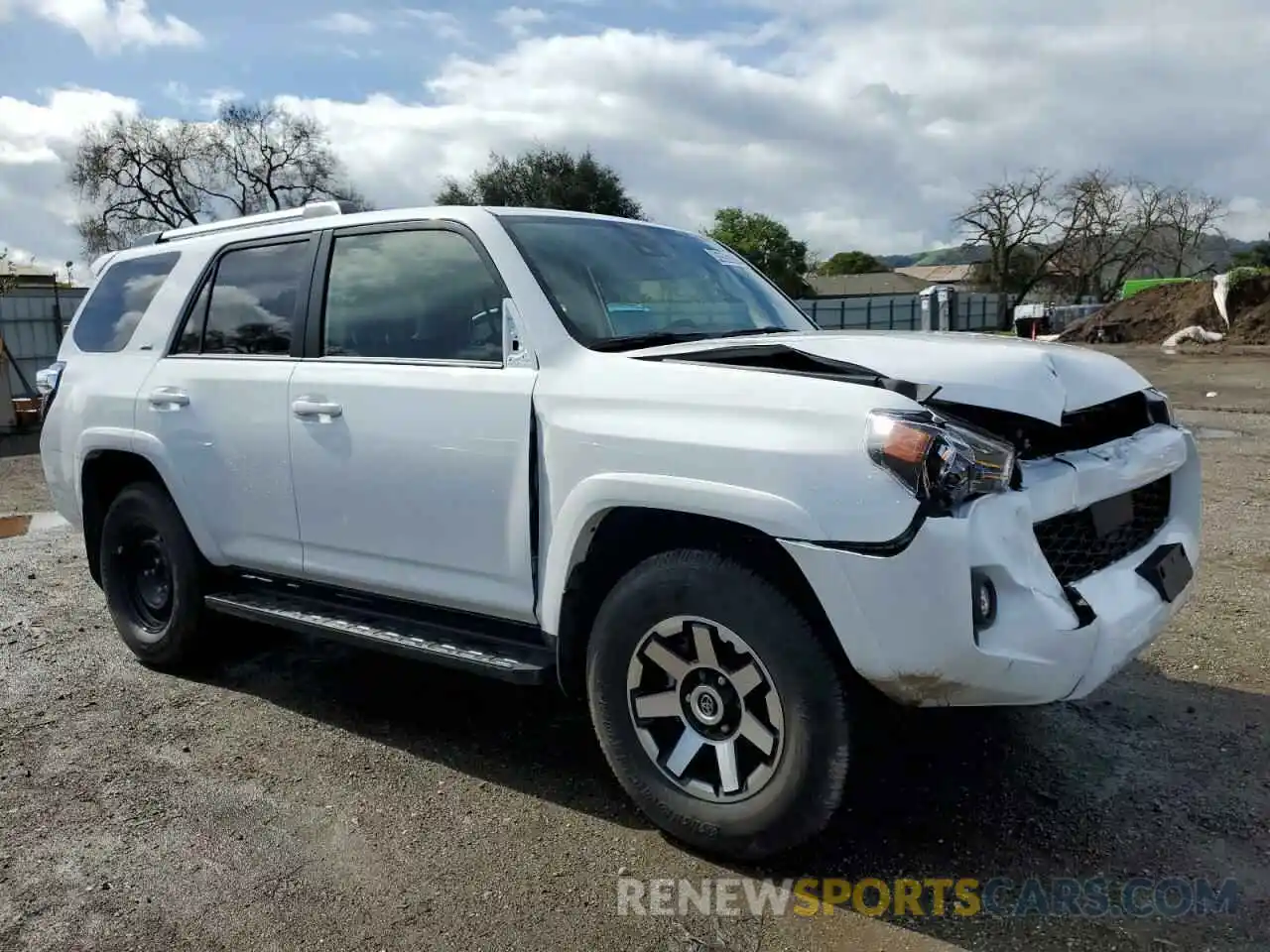 4 Photograph of a damaged car JTENU5JR6R6213903 TOYOTA 4RUNNER 2024