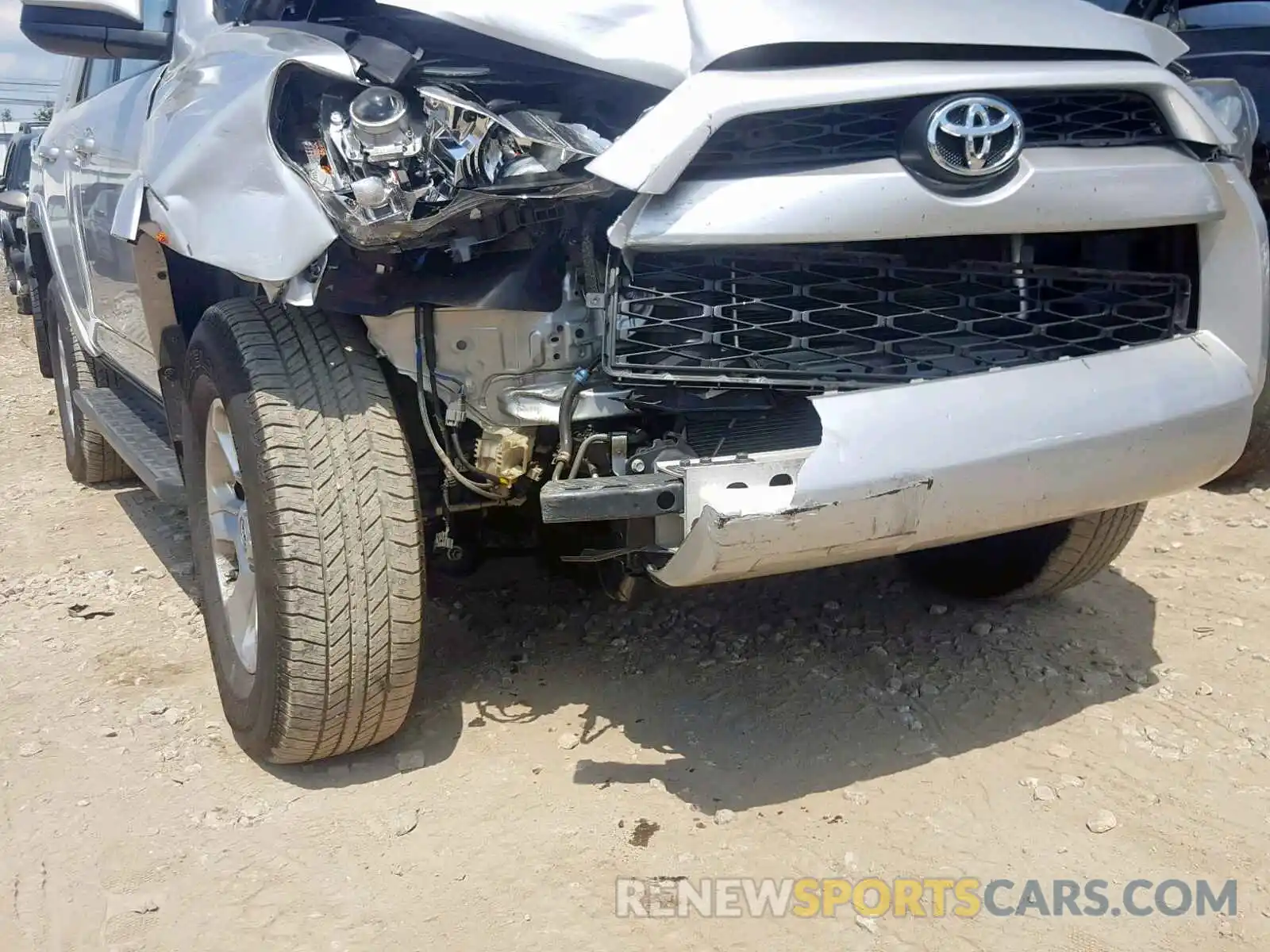 9 Фотография поврежденного автомобиля JTEBU5JR0K5614670 TOYOTA 4RUNNER SR 2019