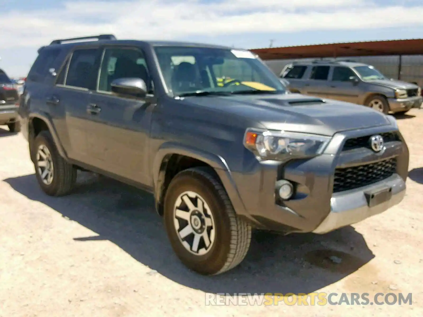 1 Фотография поврежденного автомобиля JTEBU5JR0K5665344 TOYOTA 4RUNNER SR 2019