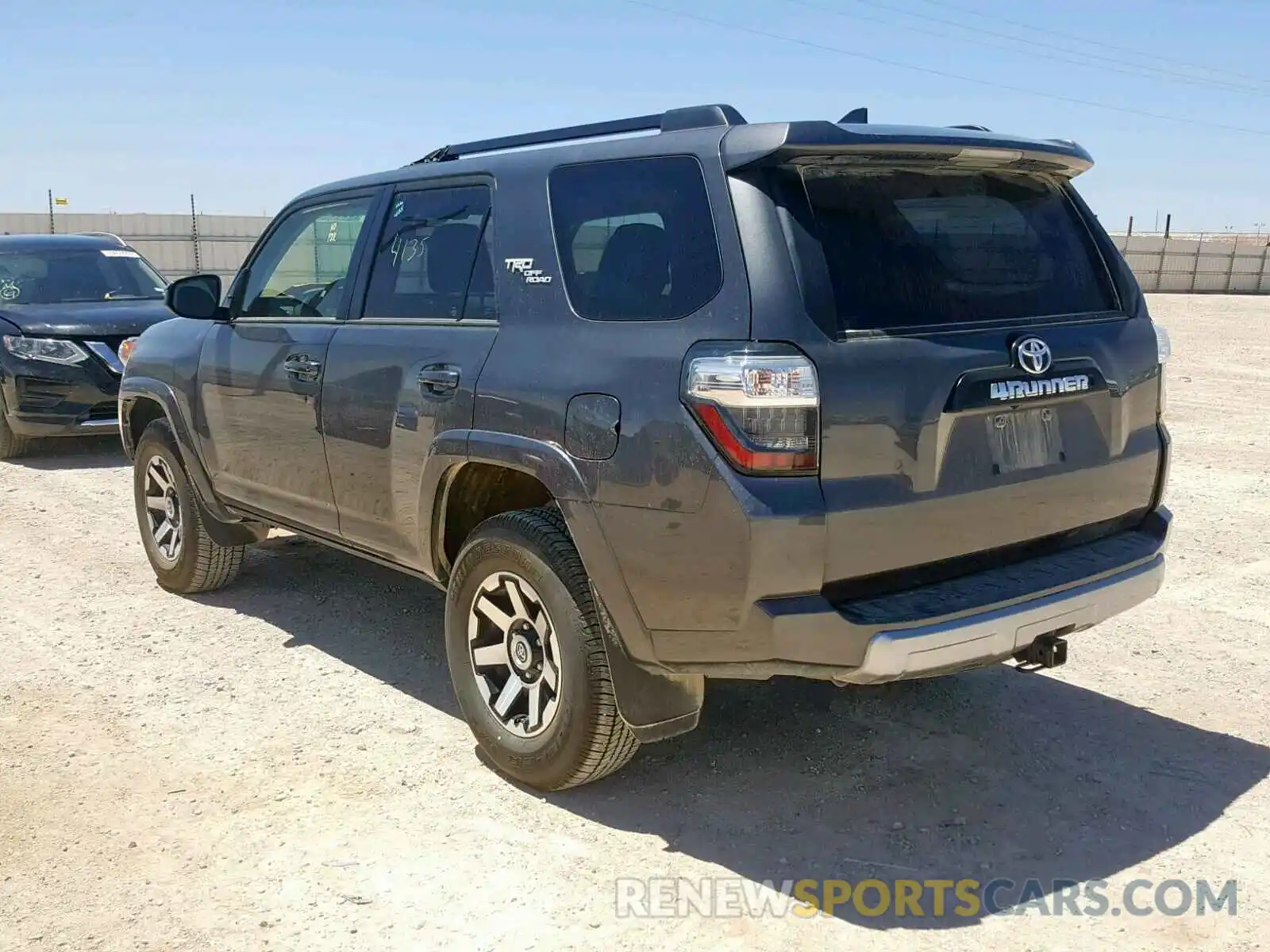 3 Фотография поврежденного автомобиля JTEBU5JR0K5665344 TOYOTA 4RUNNER SR 2019