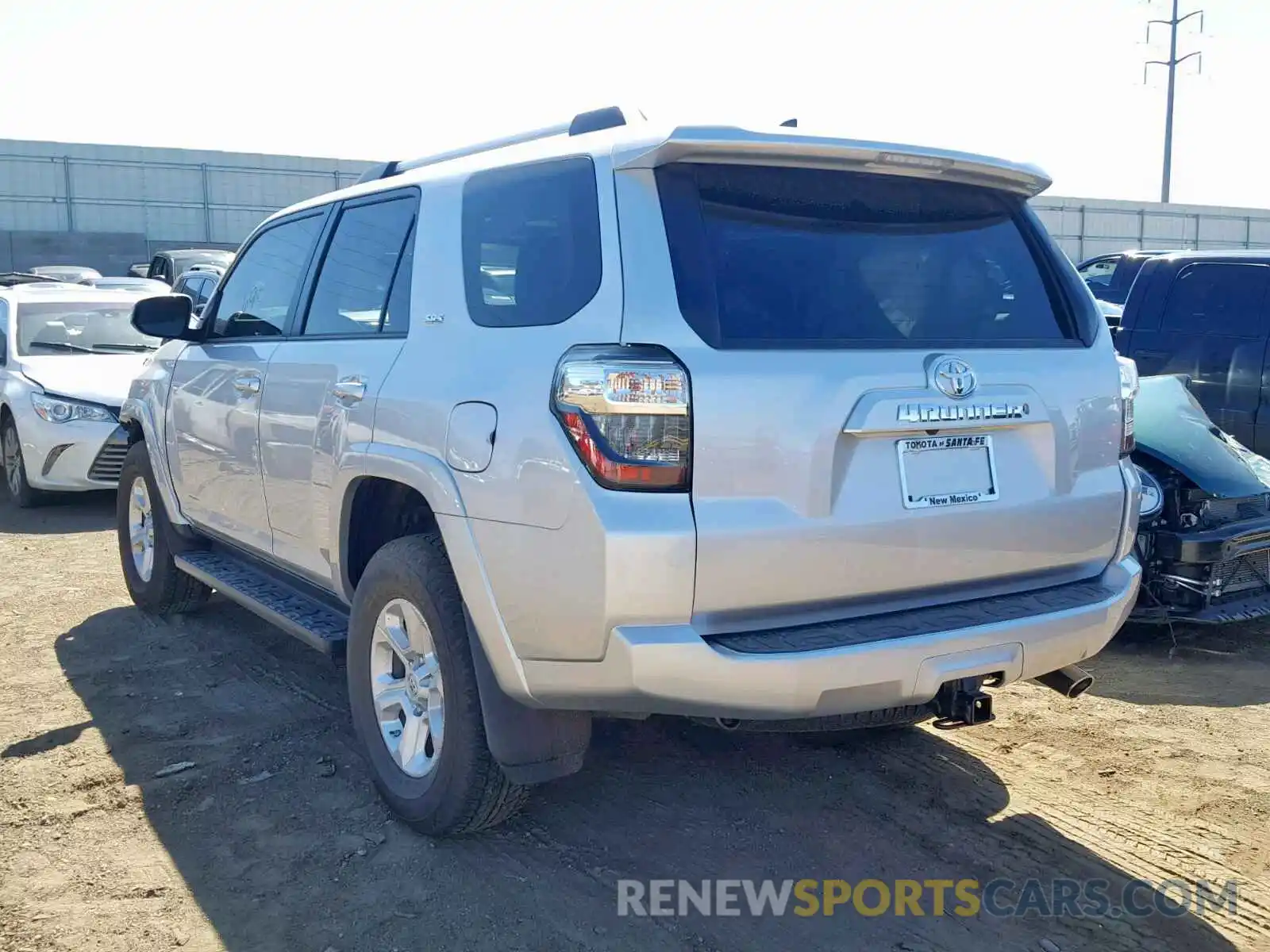 3 Фотография поврежденного автомобиля JTEBU5JR1K5713806 TOYOTA 4RUNNER SR 2019