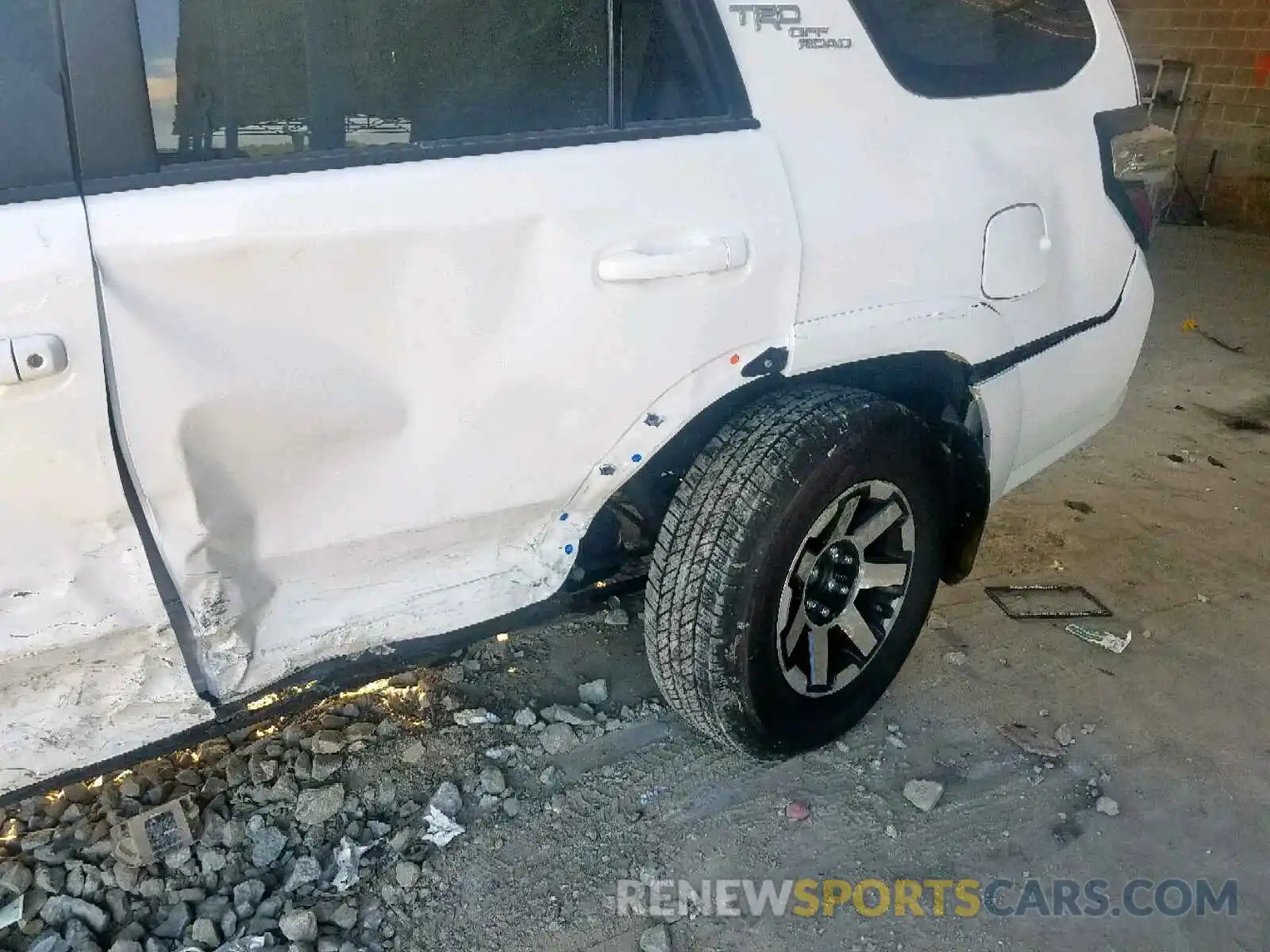 9 Photograph of a damaged car JTEBU5JR2K5708775 TOYOTA 4RUNNER SR 2019