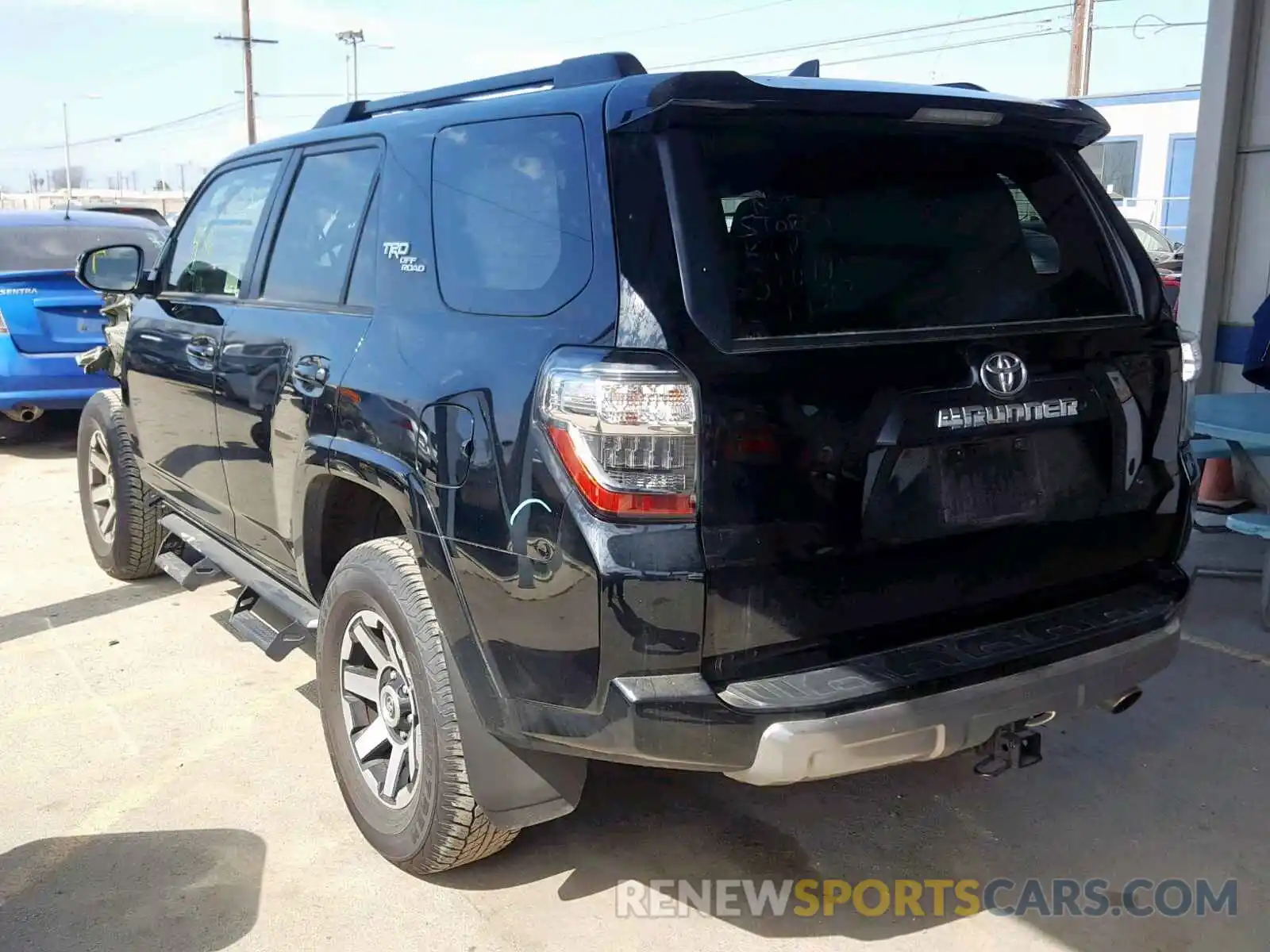 3 Фотография поврежденного автомобиля JTEBU5JR3K5629857 TOYOTA 4RUNNER SR 2019