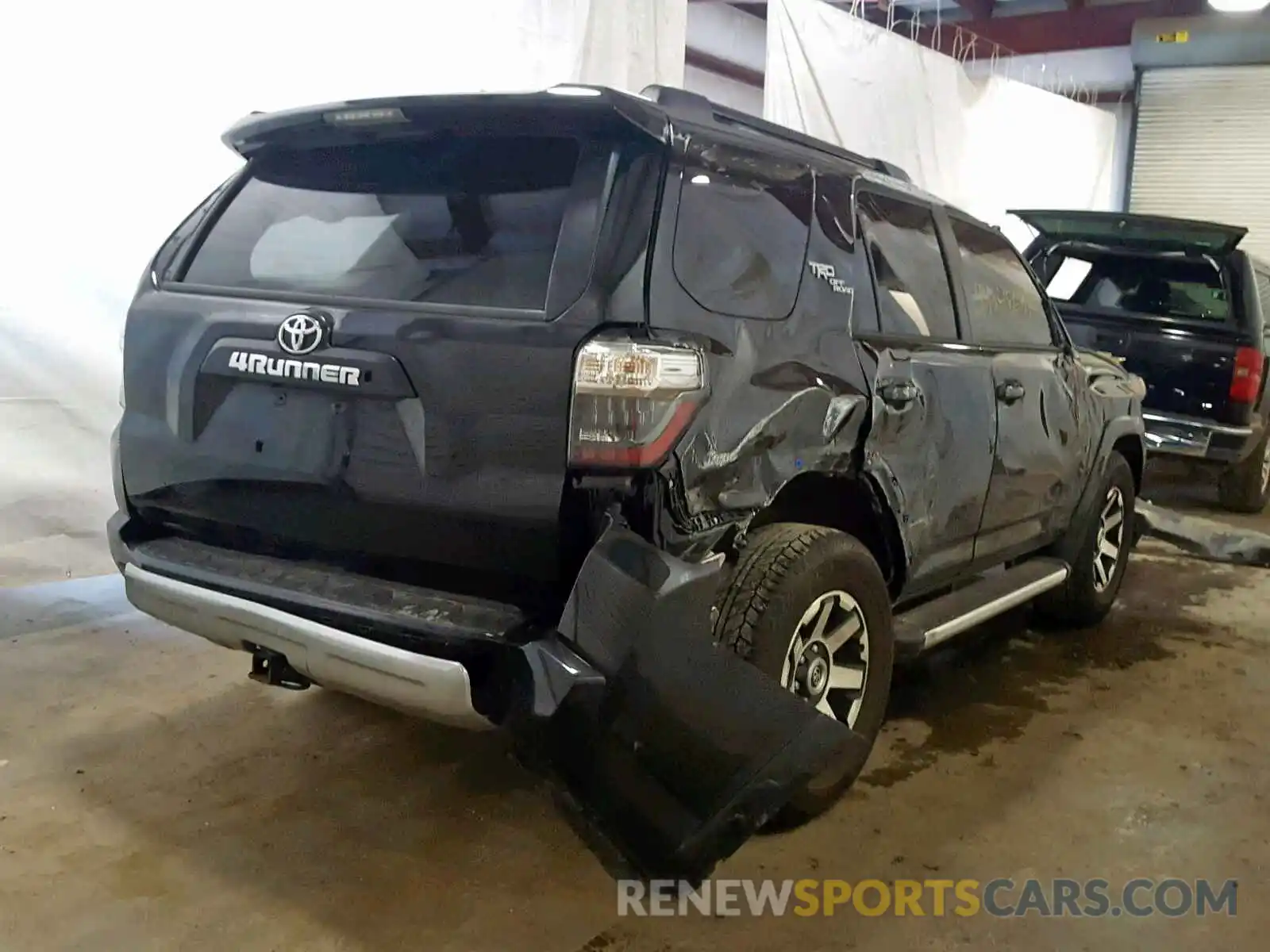 4 Фотография поврежденного автомобиля JTEBU5JR4K5619483 TOYOTA 4RUNNER SR 2019