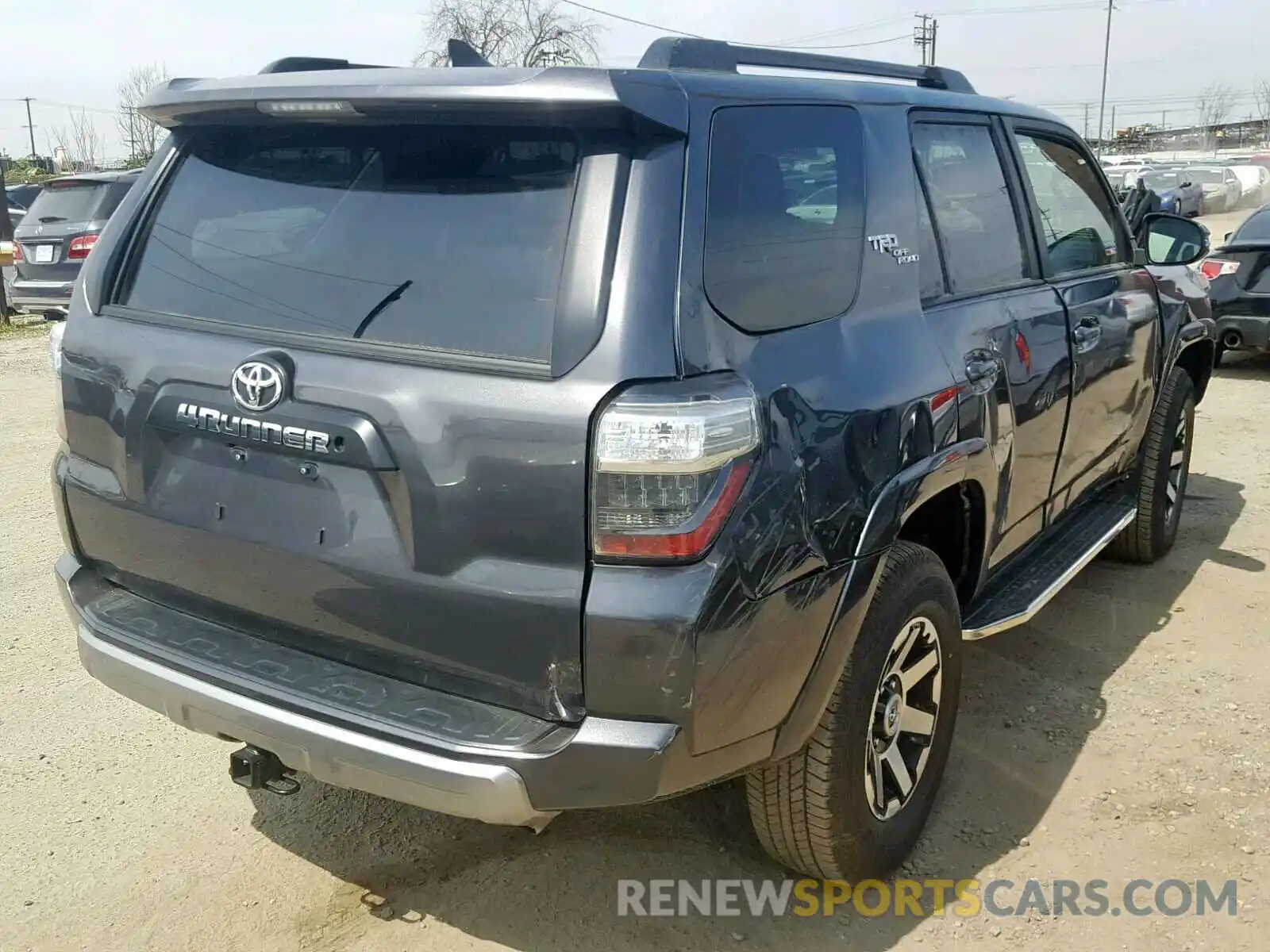 4 Фотография поврежденного автомобиля JTEBU5JR4K5647011 TOYOTA 4RUNNER SR 2019