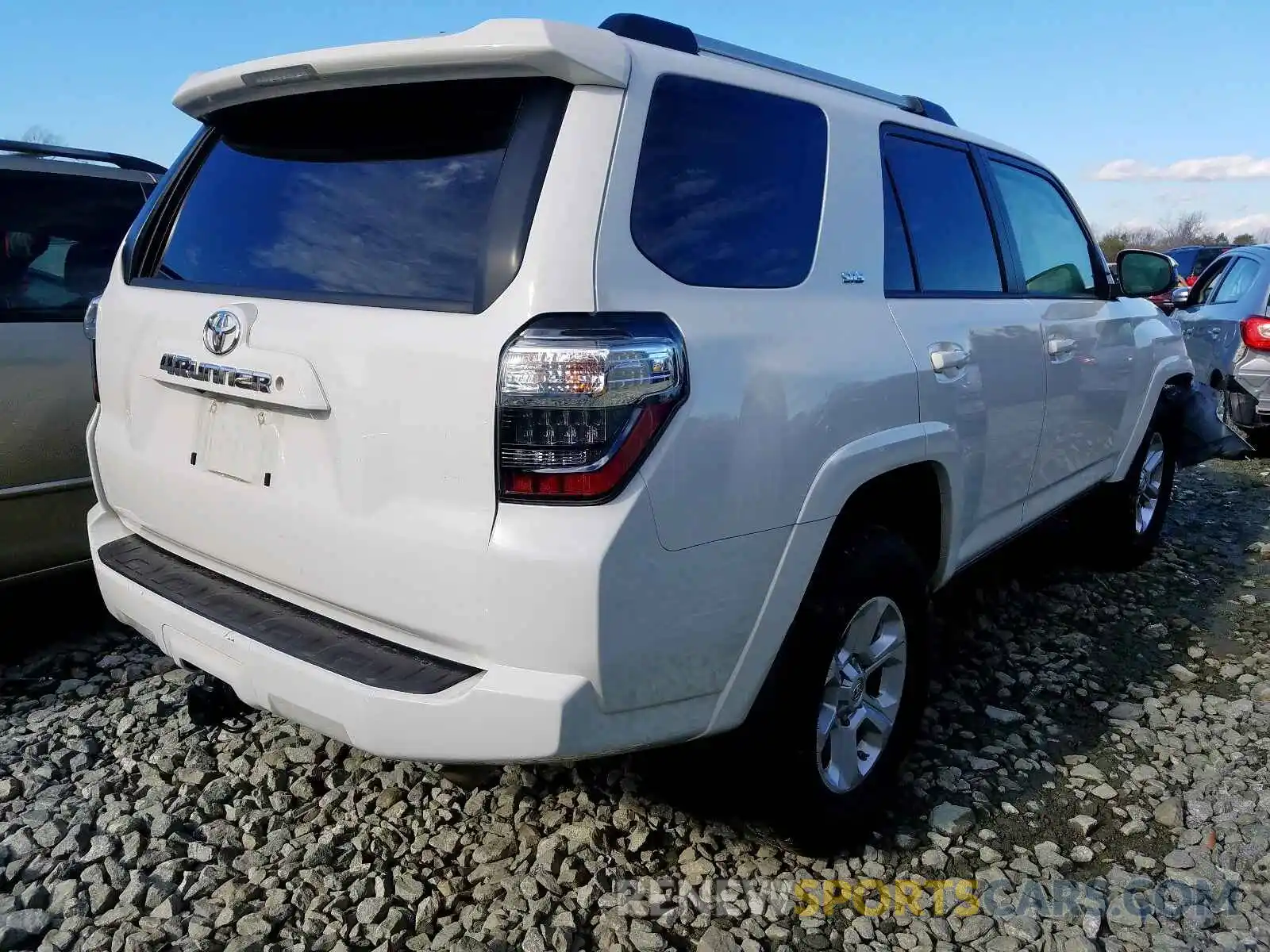 4 Фотография поврежденного автомобиля JTEBU5JR4K5653133 TOYOTA 4RUNNER SR 2019