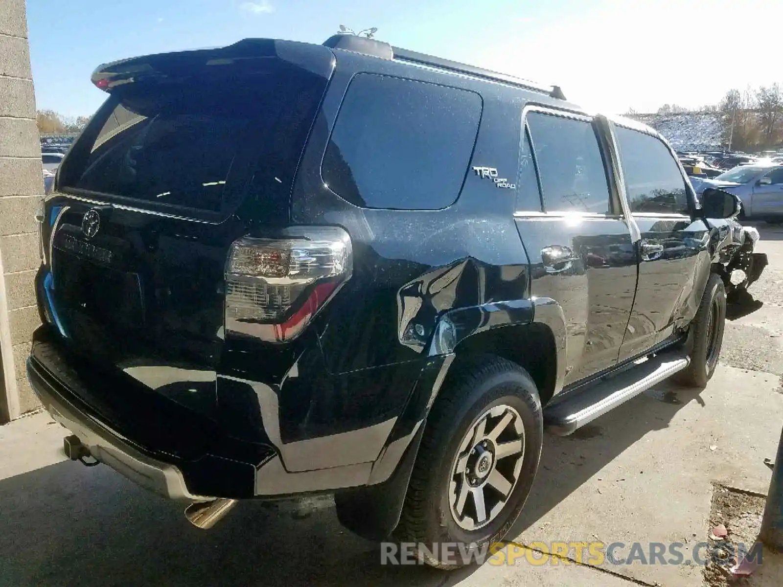 4 Фотография поврежденного автомобиля JTEBU5JR4K5715226 TOYOTA 4RUNNER SR 2019