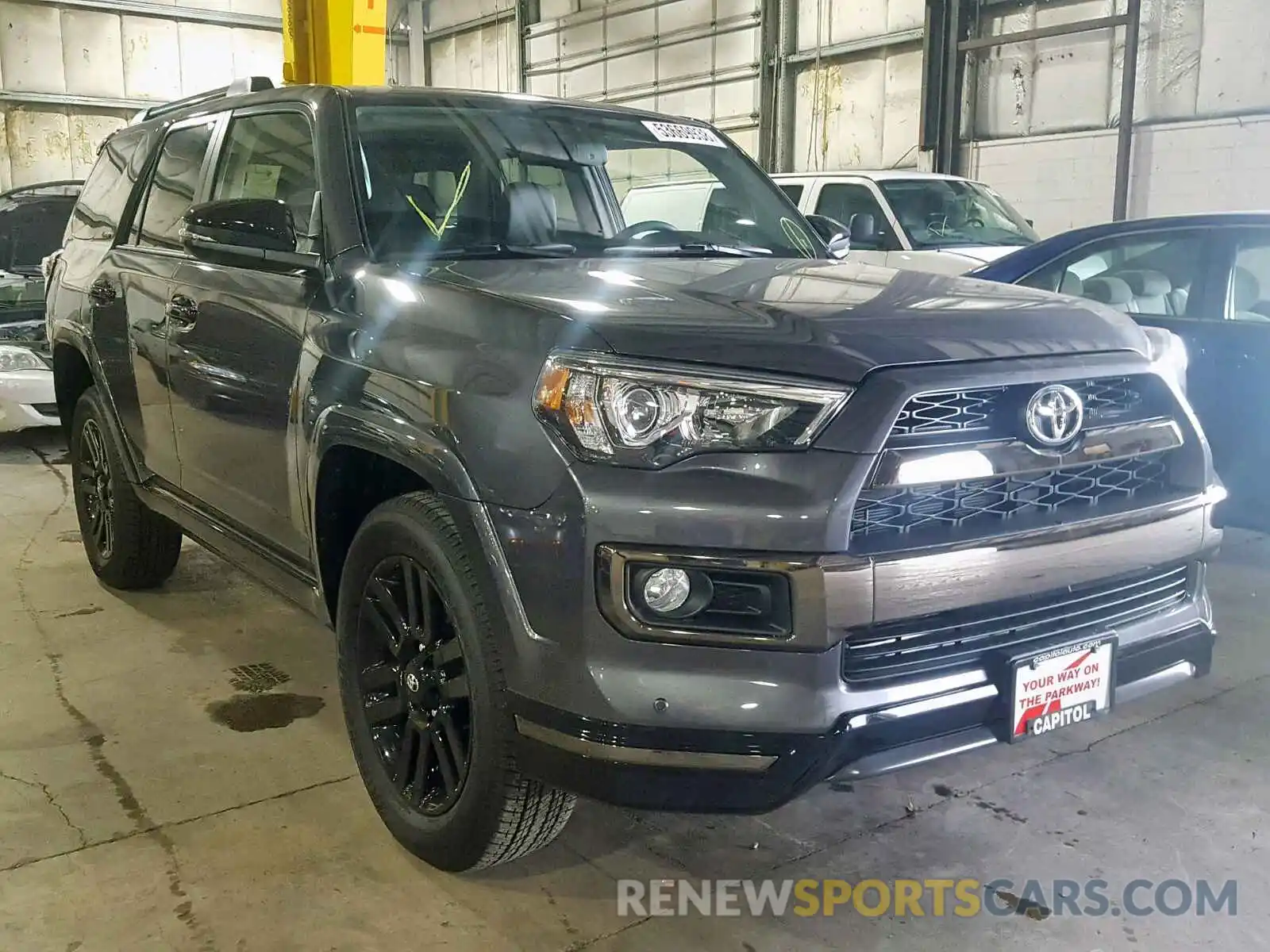 1 Фотография поврежденного автомобиля JTEBU5JR7K5613001 TOYOTA 4RUNNER SR 2019