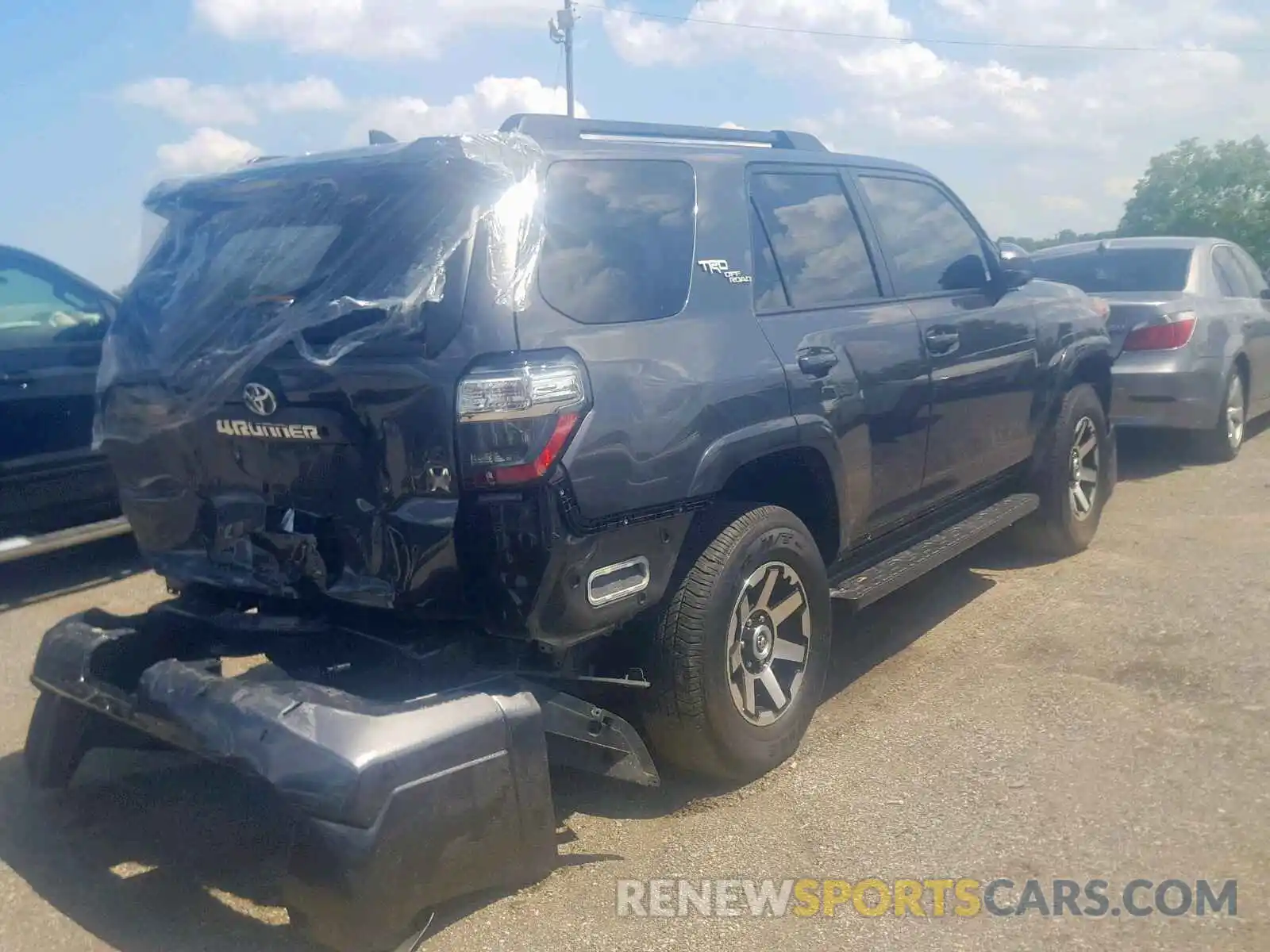 4 Фотография поврежденного автомобиля JTEBU5JR7K5617338 TOYOTA 4RUNNER SR 2019